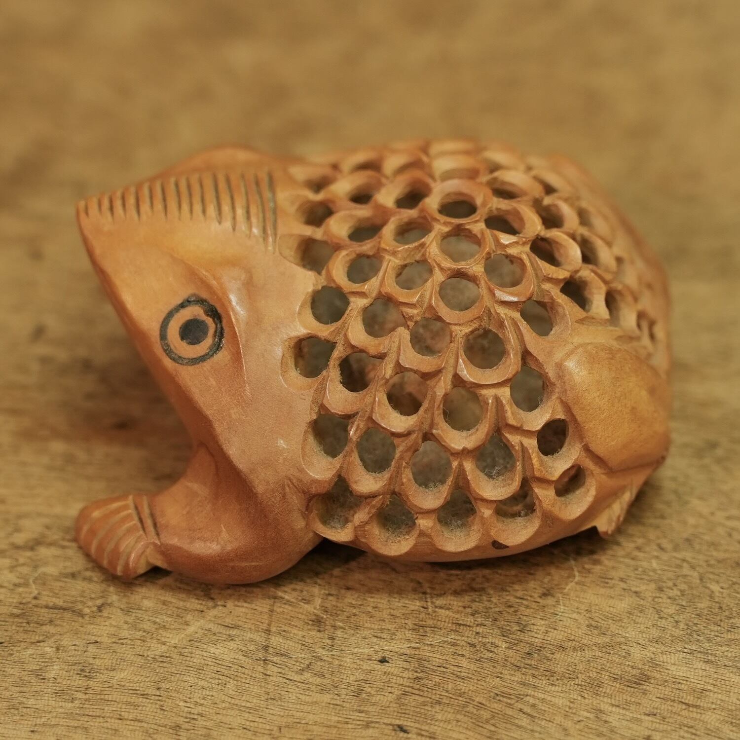 3653 カエル 二重透かし 木彫り 工芸品 民芸品 インド 置物 インテリア