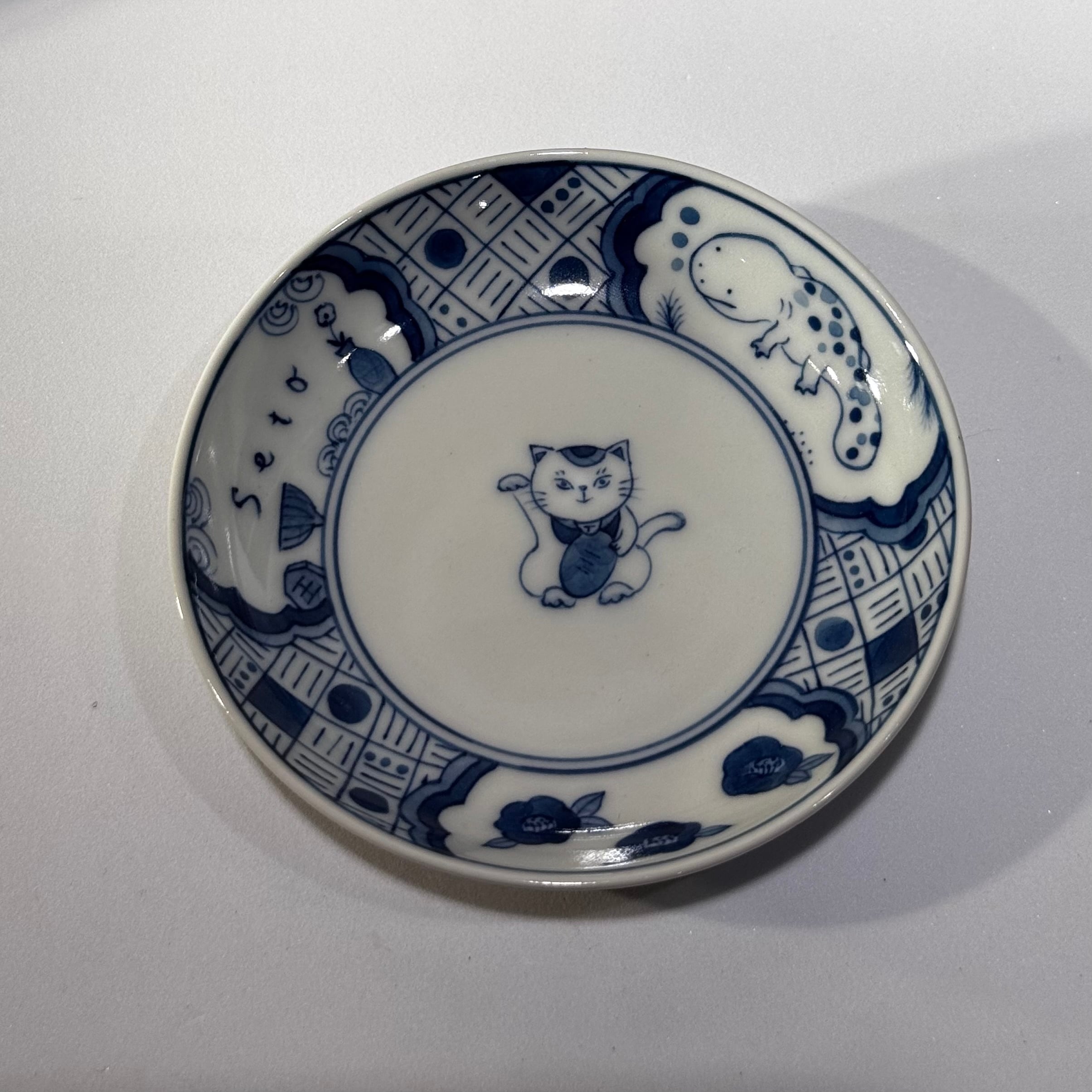 Kone Kone Lab Cue 豆皿「瀬戸招き猫」右手 | 綱具屋SETORe