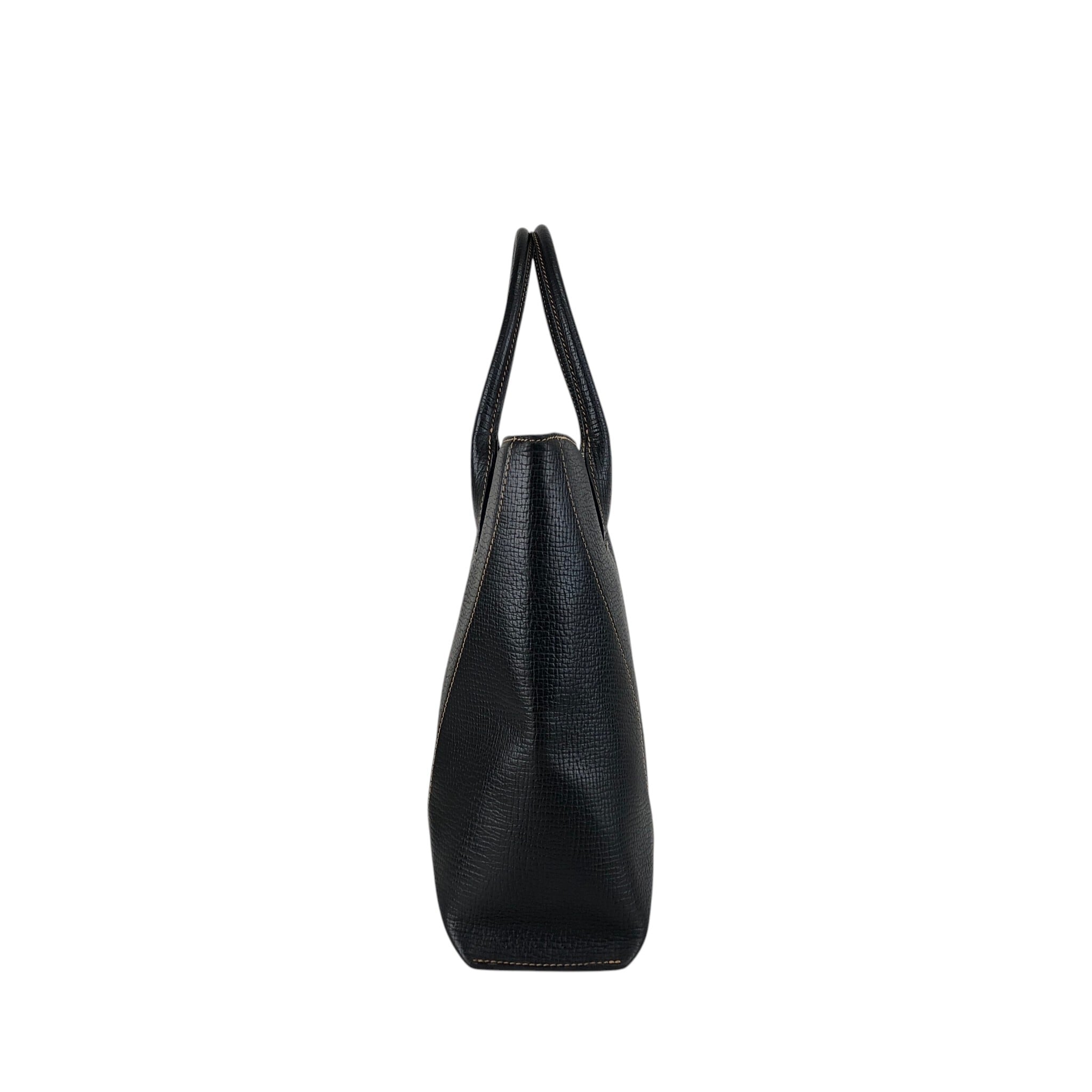 美品✨LOEWE ロエベ　トートバッグ　ロゴ型押し　ブラック　ハンドバッグ　黒 LOEWE ロエベ ハンドバッグ ブラック ロゴ型押し レザー トートバッグ