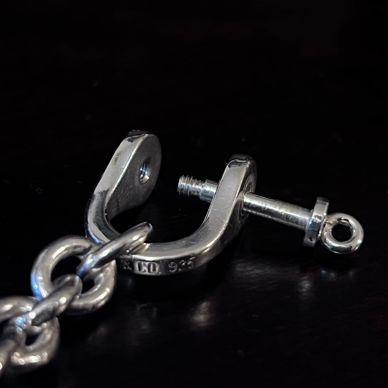 VINTAGE TIFFANY & CO. Eagle Head Shackle Key Chain Sterling Silver