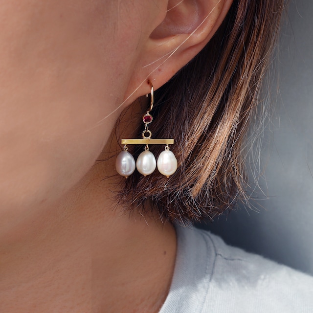 Serum Egg Pierced Earrings