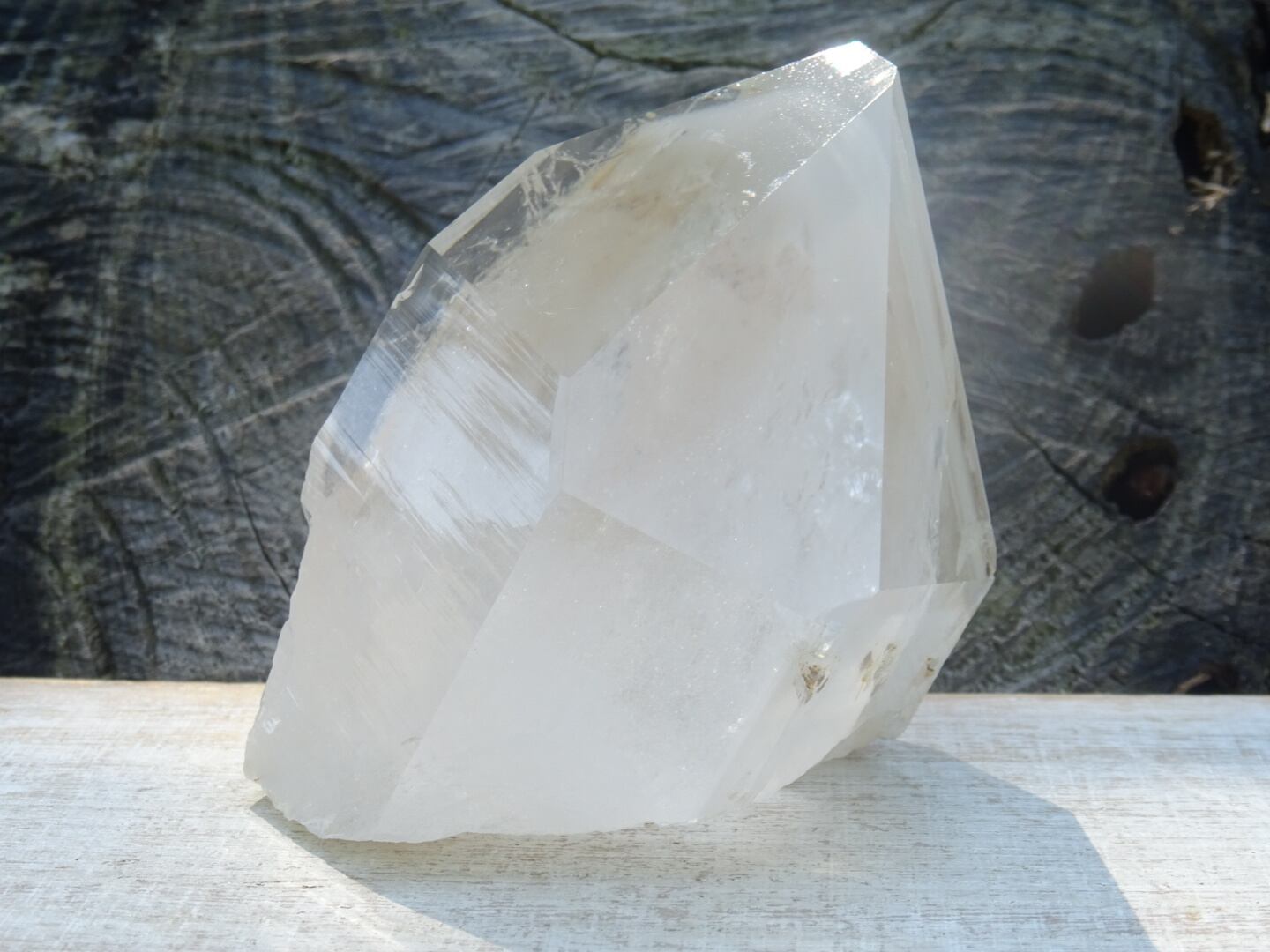 最終値下げ 銑-⑰【高透明 かっこみ水晶 】レインボー 90✖️74✖️64㍉ 最終値下げ 銑-⑰【高透明 かっこみ水晶 】レインボー 90✖️74