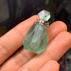 6.グリーンフローライト・ミニ香水瓶