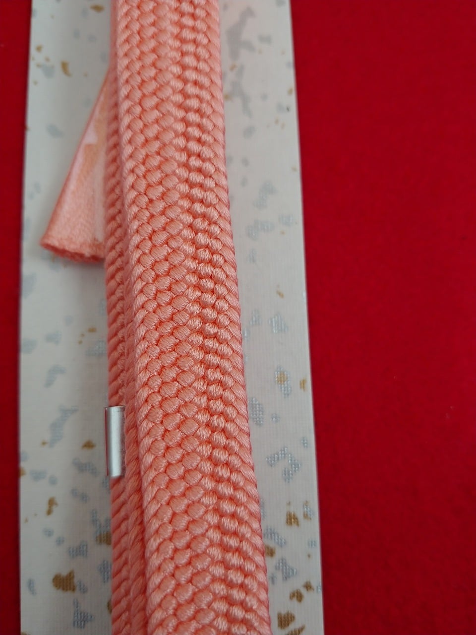 約180cm巾新品・未使用★正絹 絞り帯揚げ 薄エンジ色地にピンク、白の絞り
