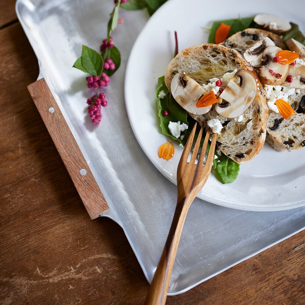 木の持ち手のアルミトレー（L）／アルミトレイ おぼん 盆 レトロ 給食