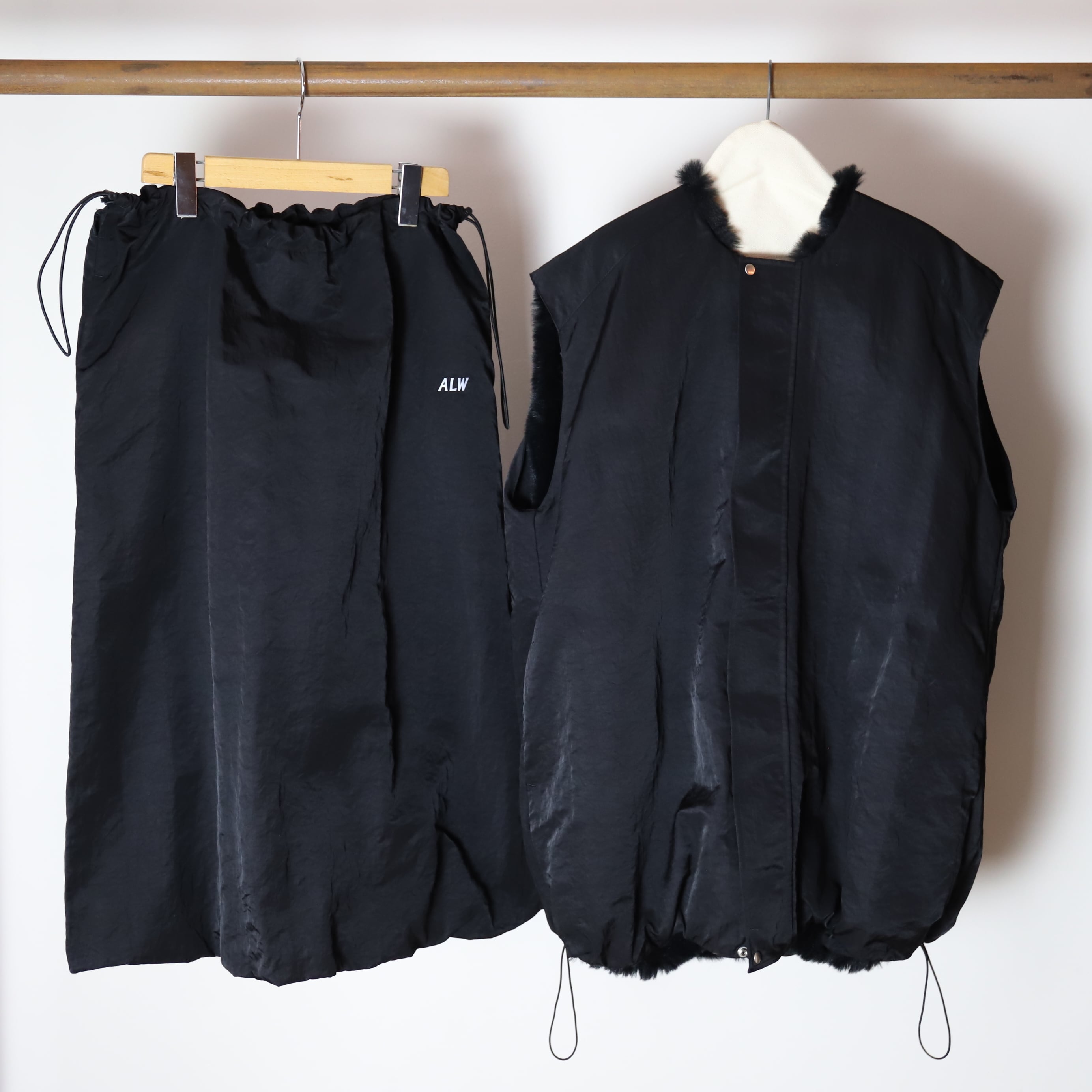 ALWEL / REVERSIBLE SLEEVELESS JACKET / BLACK | TIBETAN MARKET