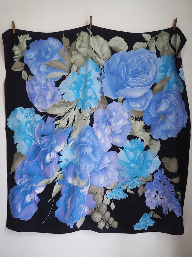 ITALY Vintage 100% Silk Floral Scarf／115cm