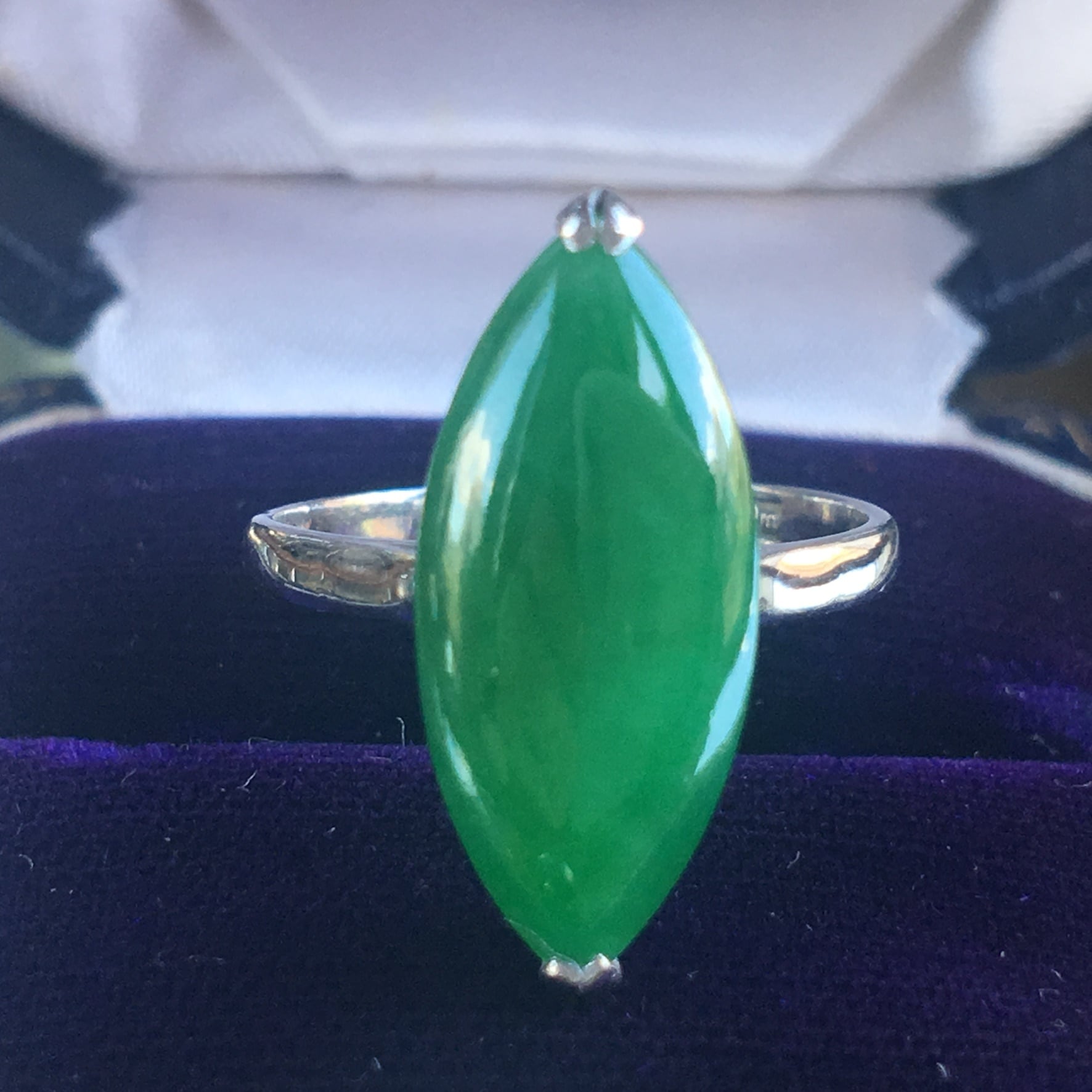 ヴィンテージ プラチナ台に天然翡翠のリング