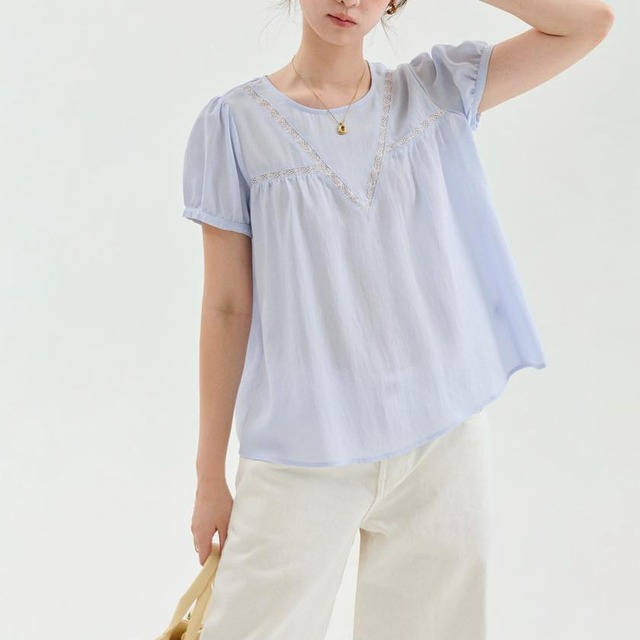 V-neck lace puff-sleeve blouse