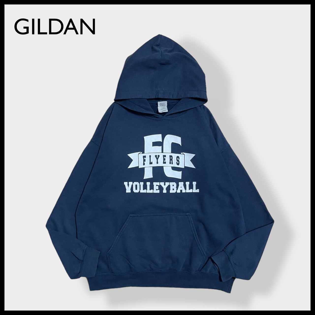 【GILDAN】FLYERS VOLLEYBALL バレーボール プリント パーカー フーディー プルオーバー L ネイビー 裏起毛 US古着