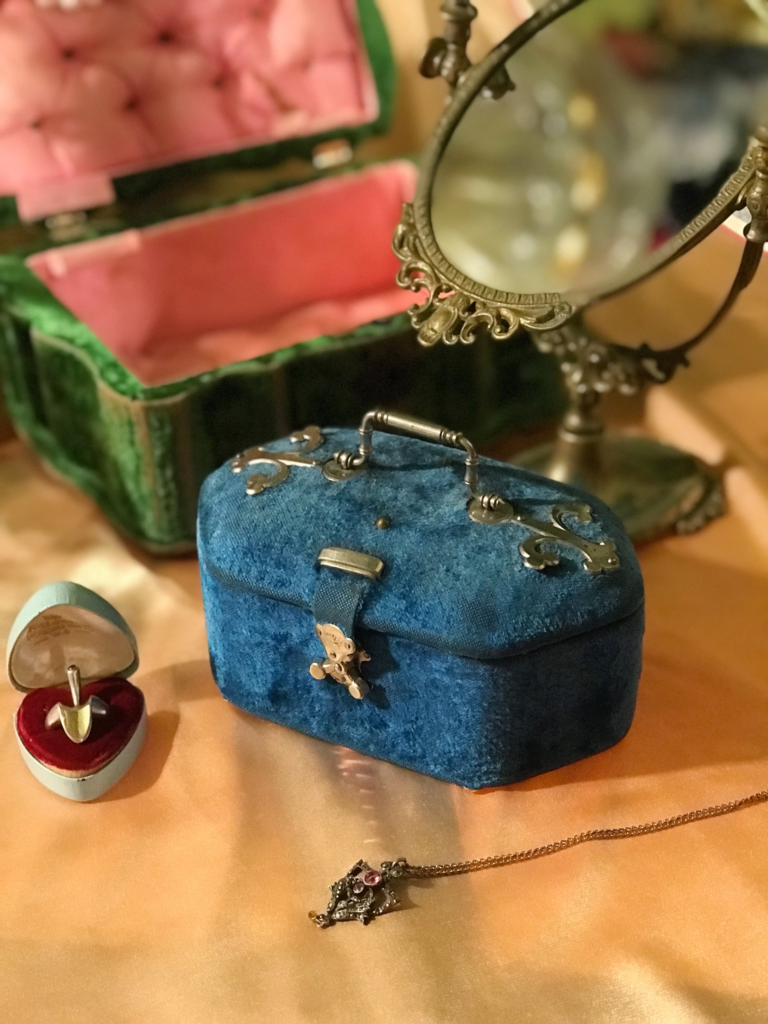 Victorian antique blue Velvet  jewelry box ( ヴィクトリアン アンティーク ブルー ベルベット ジュエリーボックス )