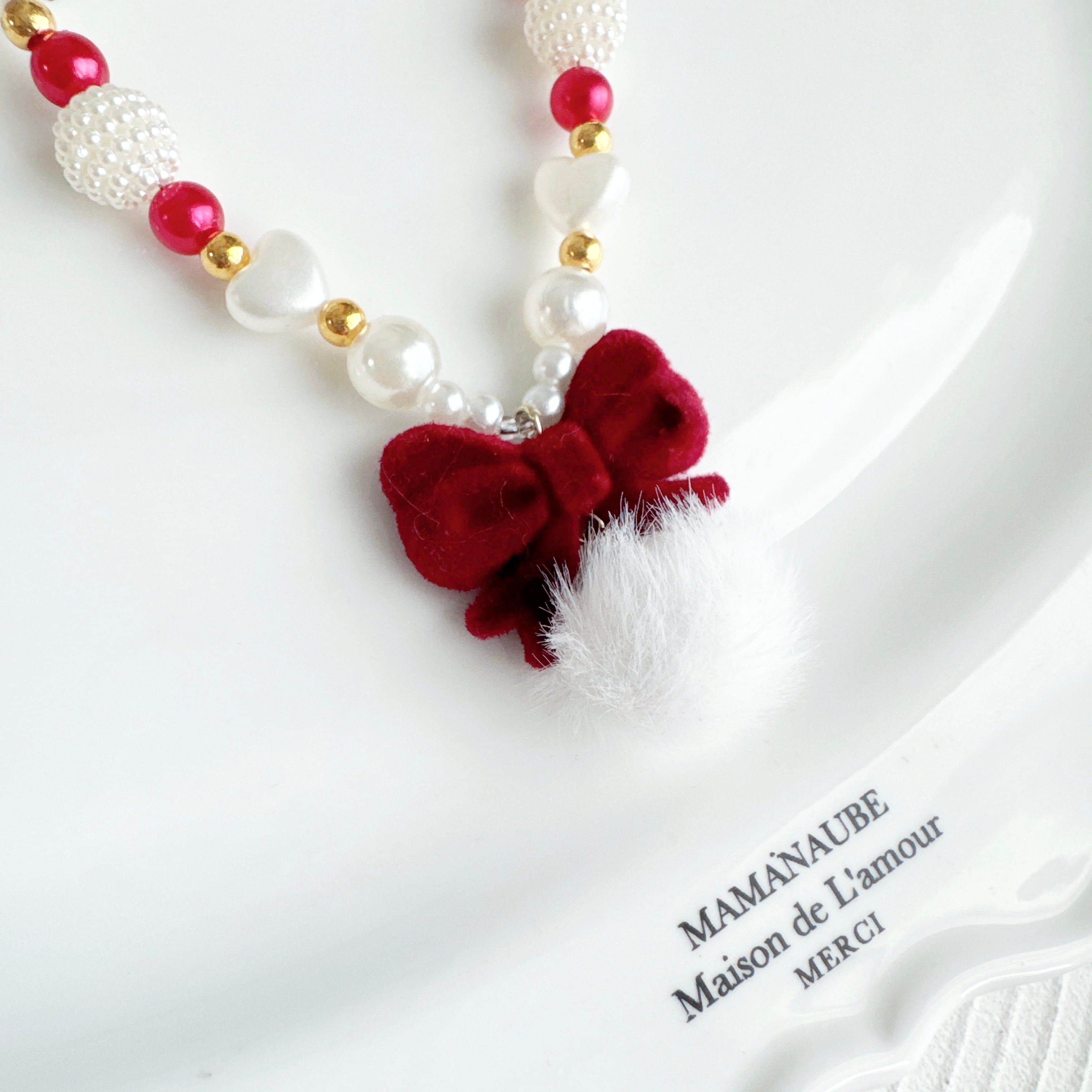 レッドリボンポンポンネックレス