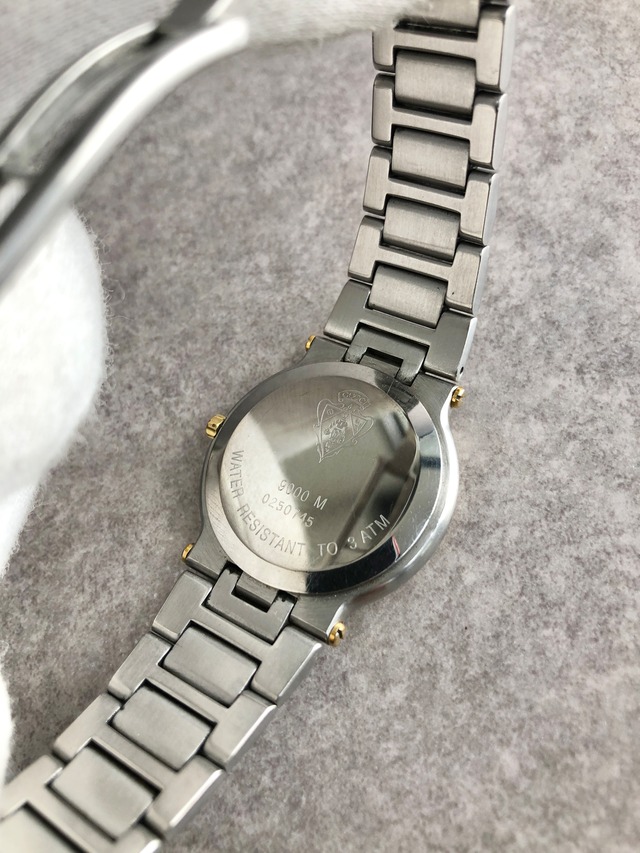 GUCCI グッチ 腕時計 シルバー ゴールド ステンレススチール クウォーツ 9000M vintage ヴィンテージ オールド 6up4w4