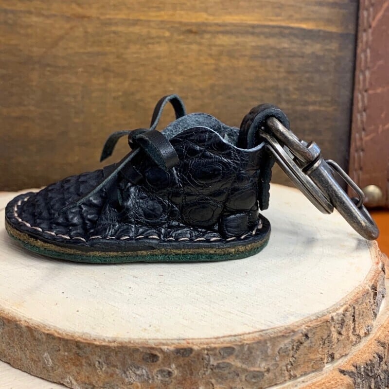 【猛獣のスニーカー】ミニスニーカーチャーム　ブラック＆グリーン系  No.3