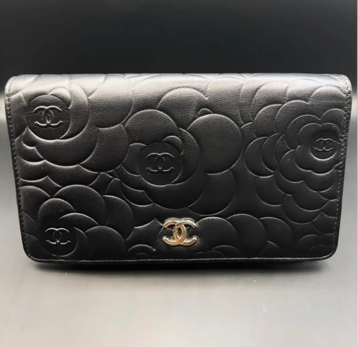 CHANEL シャネル ラムスキン カメリア 型押し Wホック 二つ折り財布