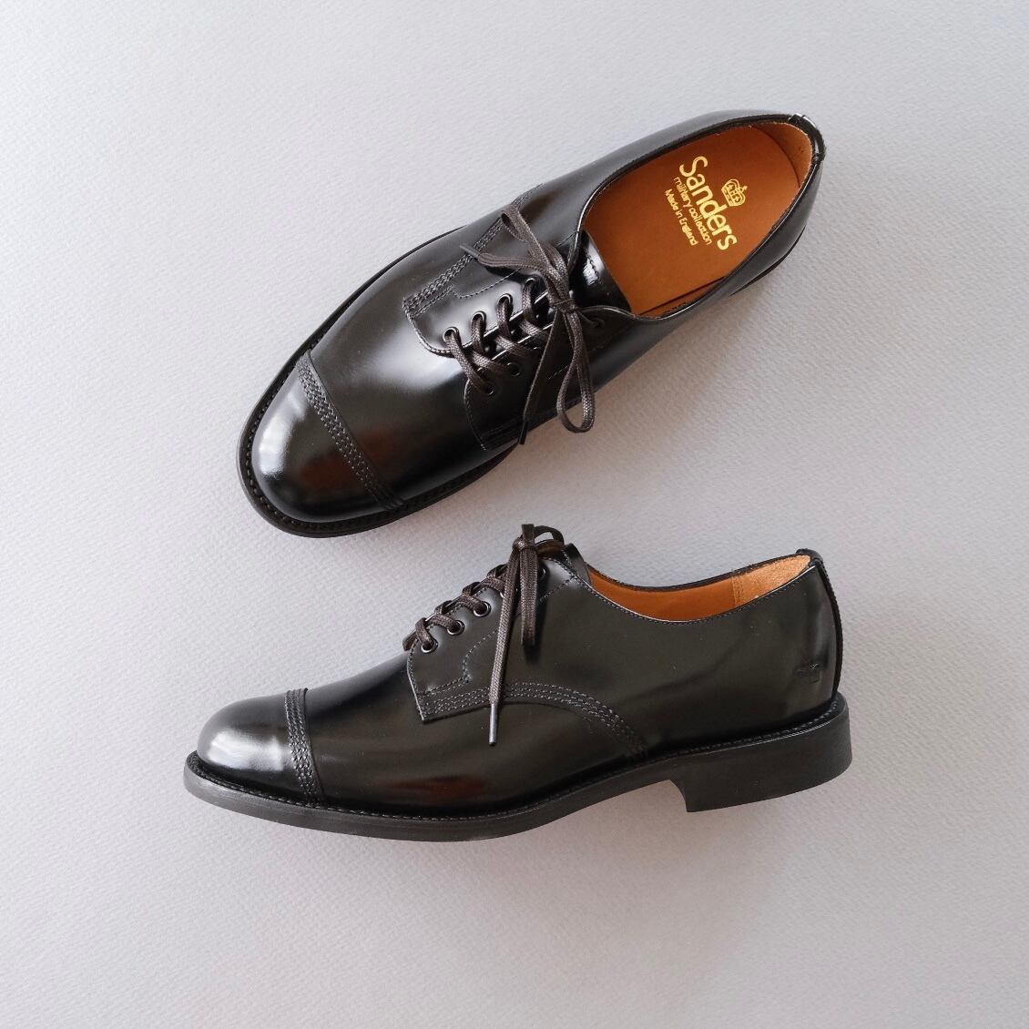 英国ノーザンプトン製 SANDERS（サンダース ) ”1128B Military Derby Shoe” (ミリタリーダービー)  ポリッシュドカーフ黒 UK5,5H,6,6H,7,7H,8,8H | WALLS_OSAKA powered by BASE