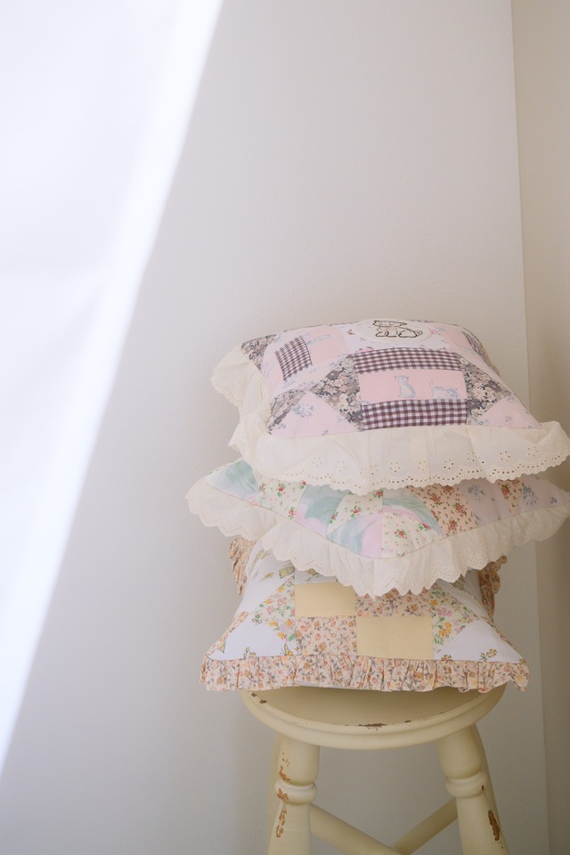 すやぁ。/ vintage cushion (yellow)