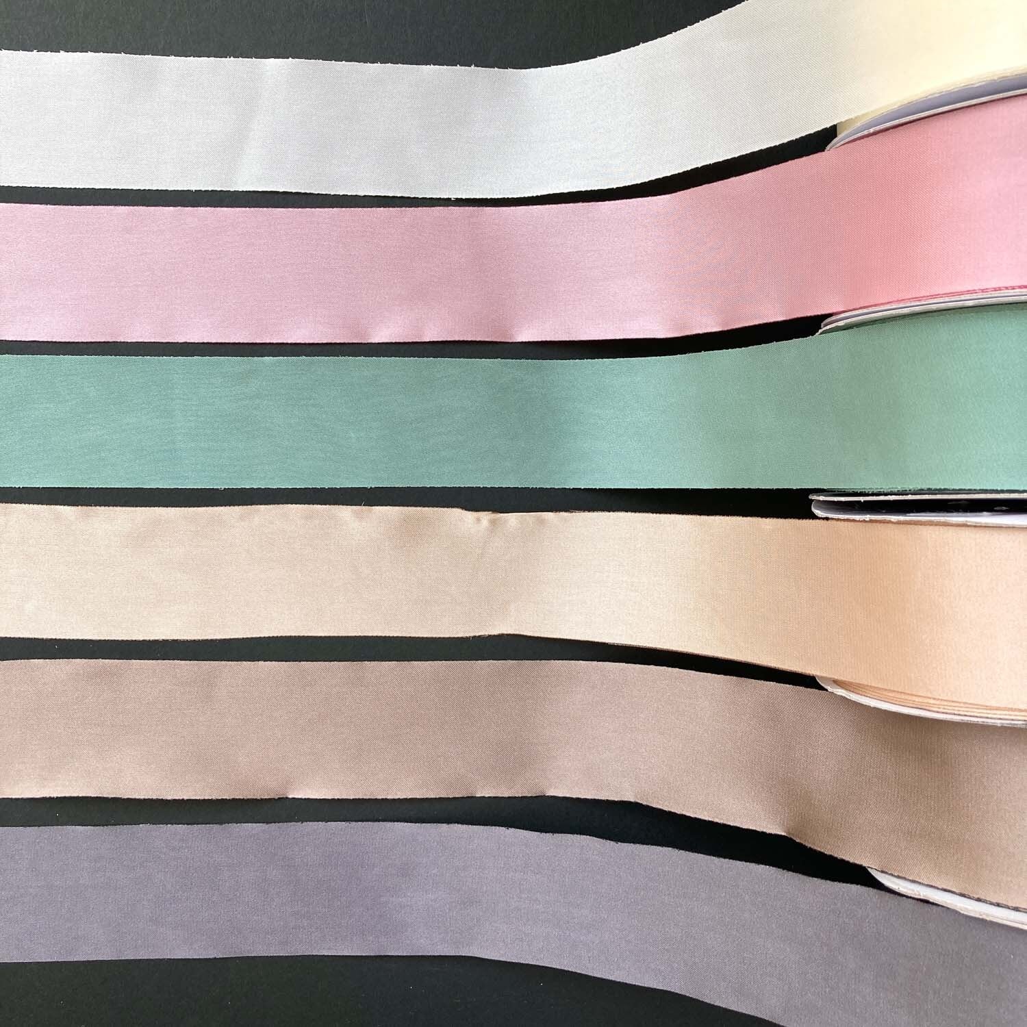 シンプルなシルク風リボン（40mm巾・50cm〜） | Dua-アクセサリー