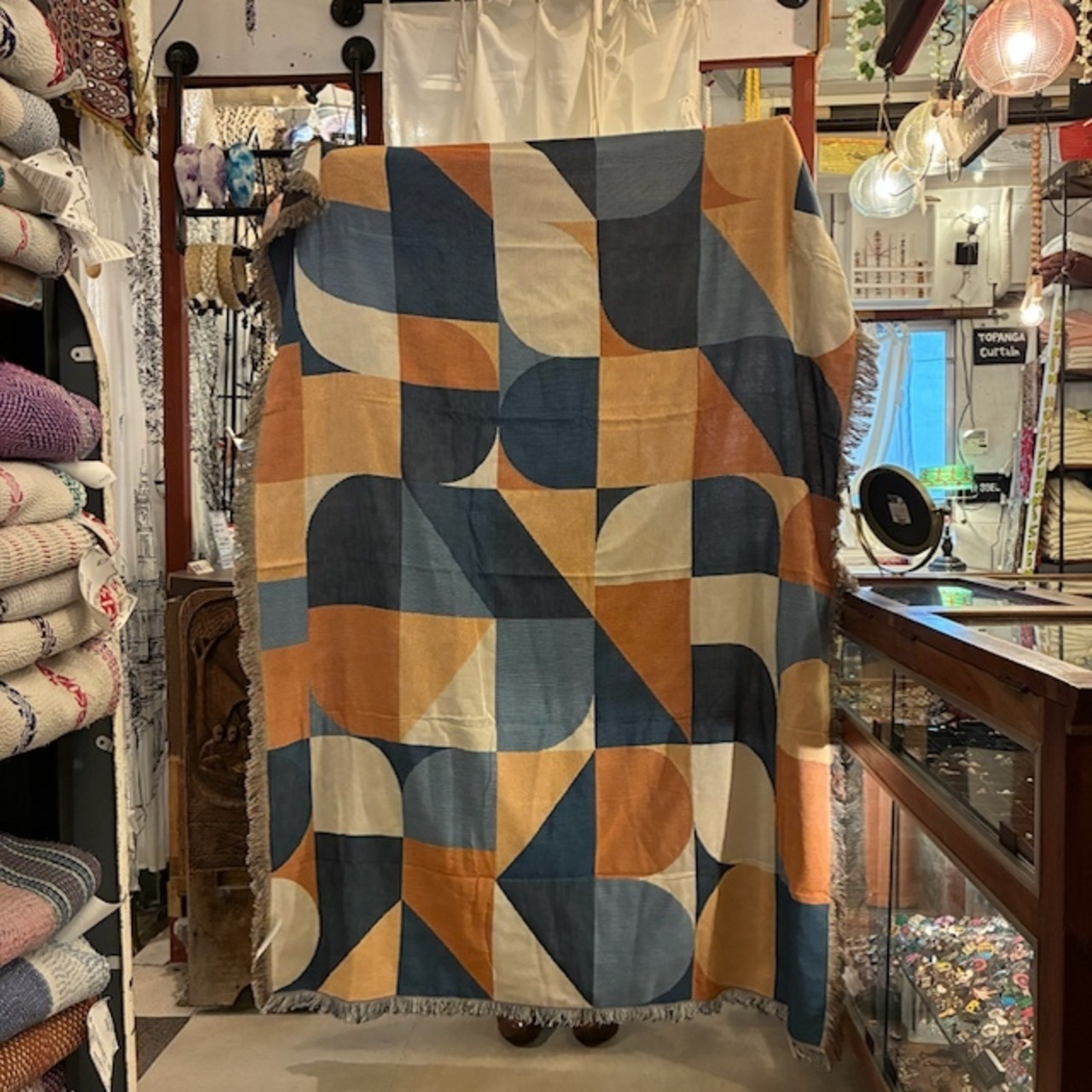 TOPANGA Homefurnishing Mod mosaic throwket　モッドモザイクスローケット　130×180cm　ブルー　オレンジ　アイボリー　ミッドセンチュリー　モダン　ジオメトリック　幾何学模様　ソファカバー　ベッドカバー　ブランケット　カーテン