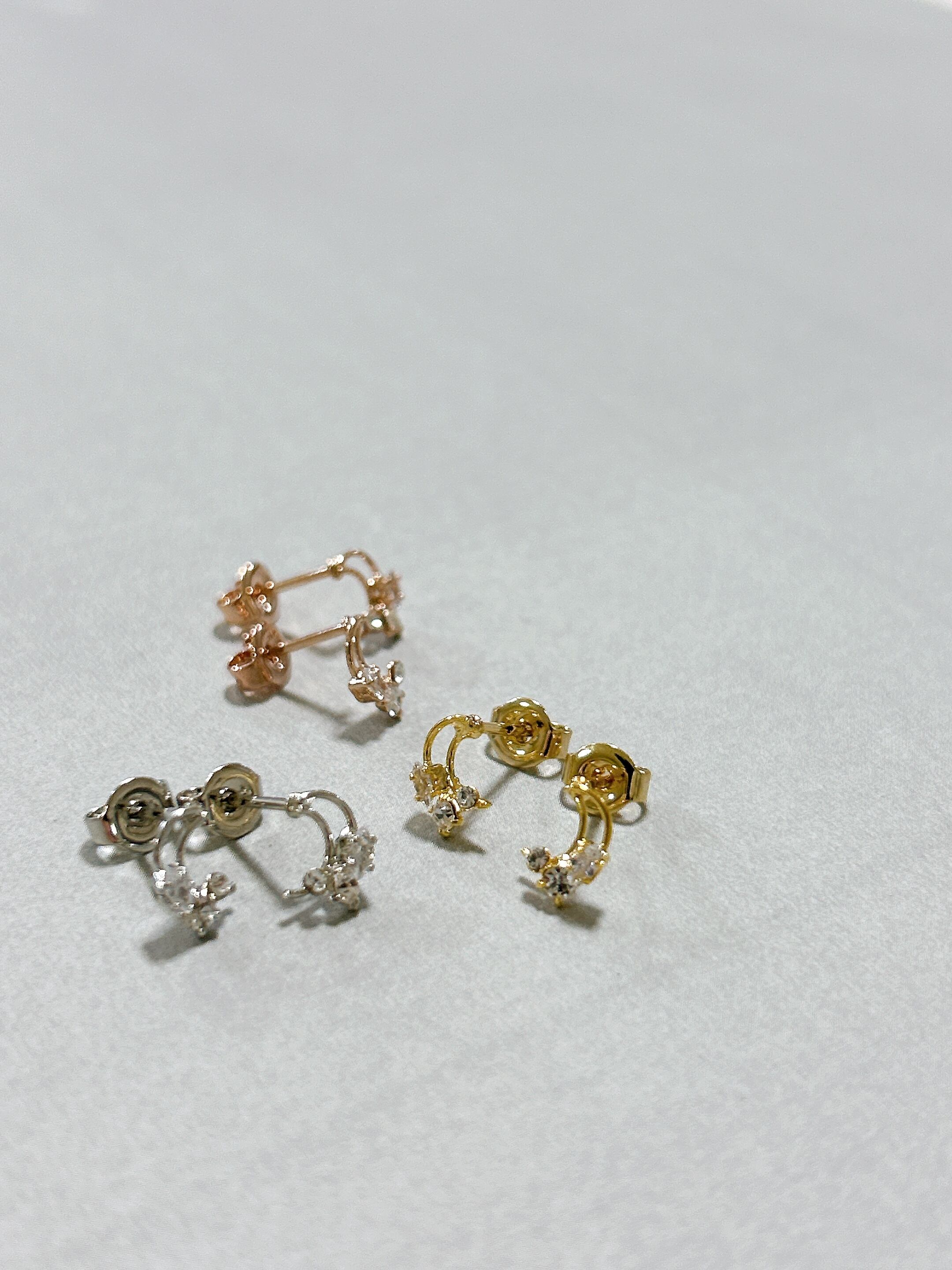 innocence〉クレセントムーンピアス【made in japan】 | accessory bijou