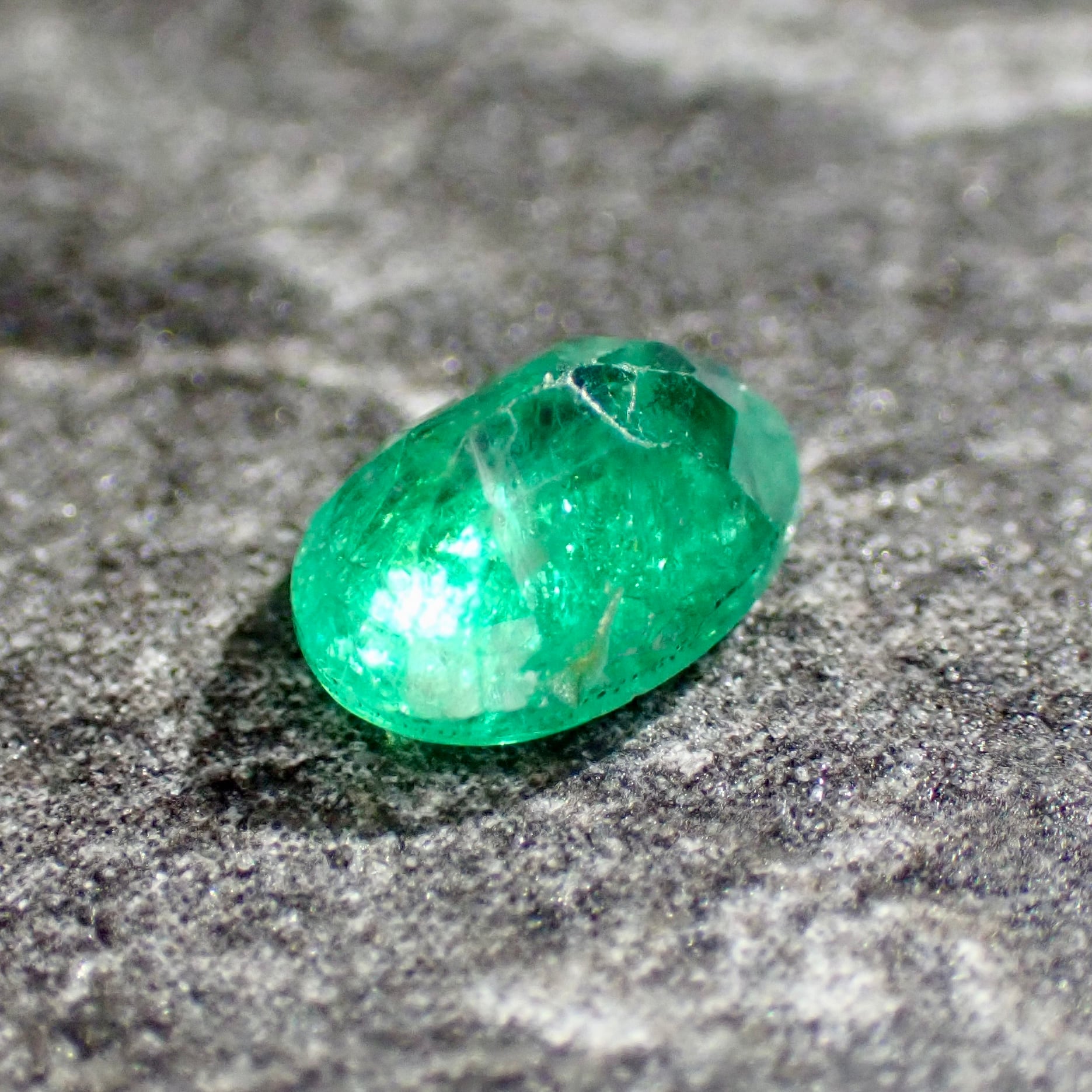 Emerald 6.8×4.9mm 0.77ct Zambia | One Loose