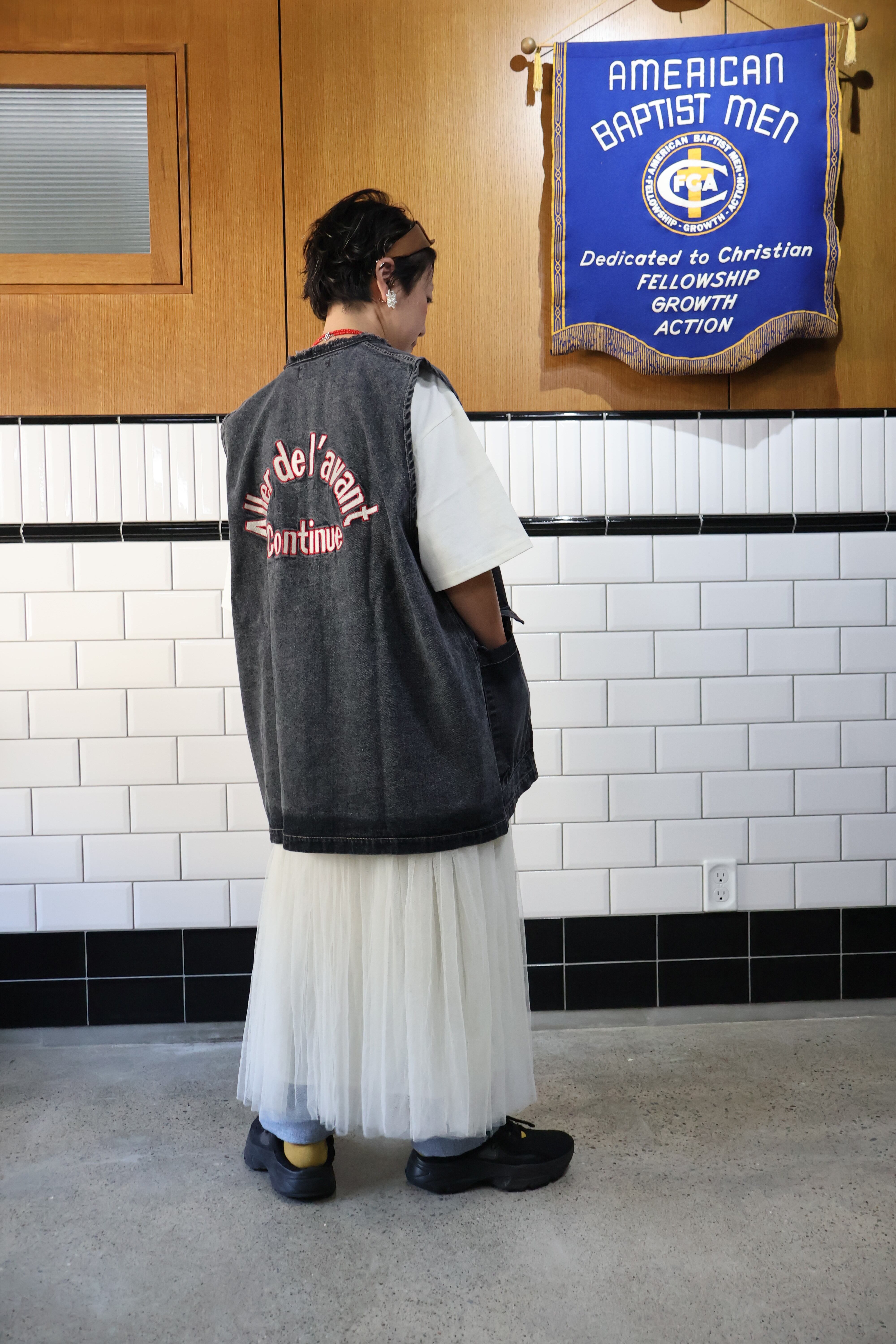 NEW！デニムケミカル加工Back刺繍ロゴロングベスト【12505-256