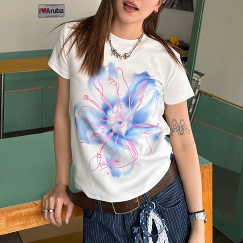 エアリーフラワーラインアートグラフィックTシャツ 2col   R02400