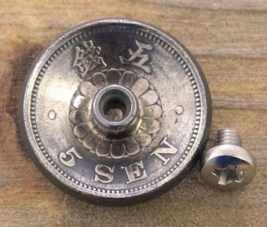 コンチョ 日本古銭 菊5銭白銅貨 五面 20.5mm コインコンチョ ボタン 本物コイン使用 ネジ式 | Pay ID