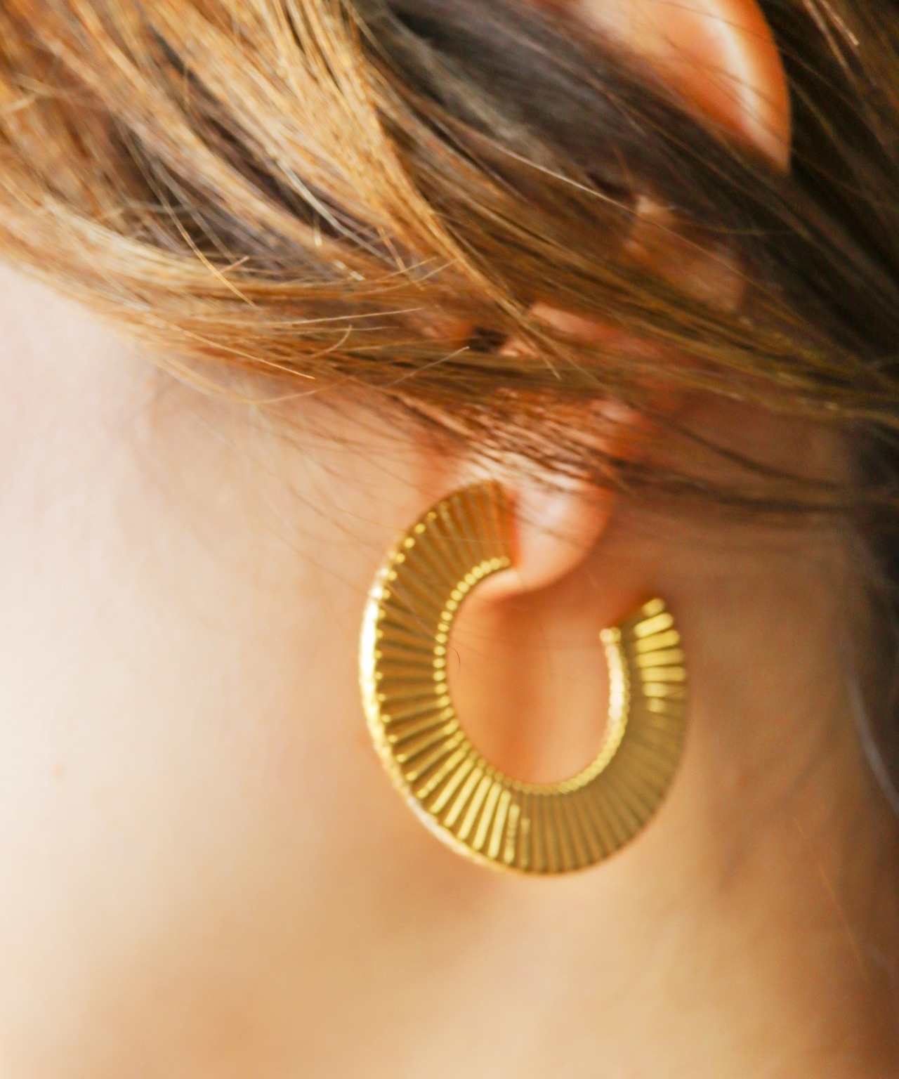 カッティングハーフフープピアス L/022085