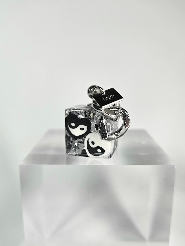 BOLD CUBE. [yin yang_heart]