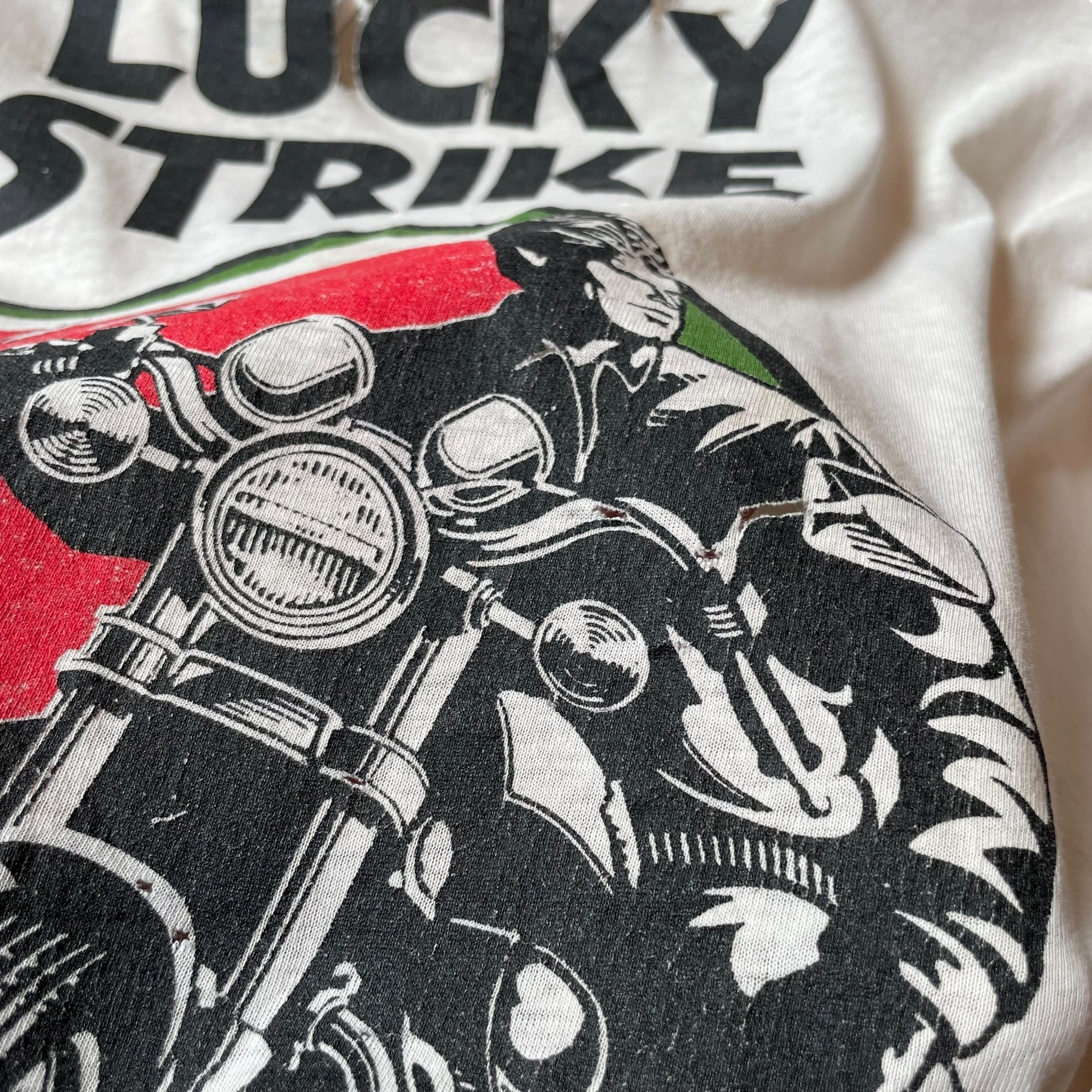 90s LUCKY STRIKE logo T-shirt | What'z up