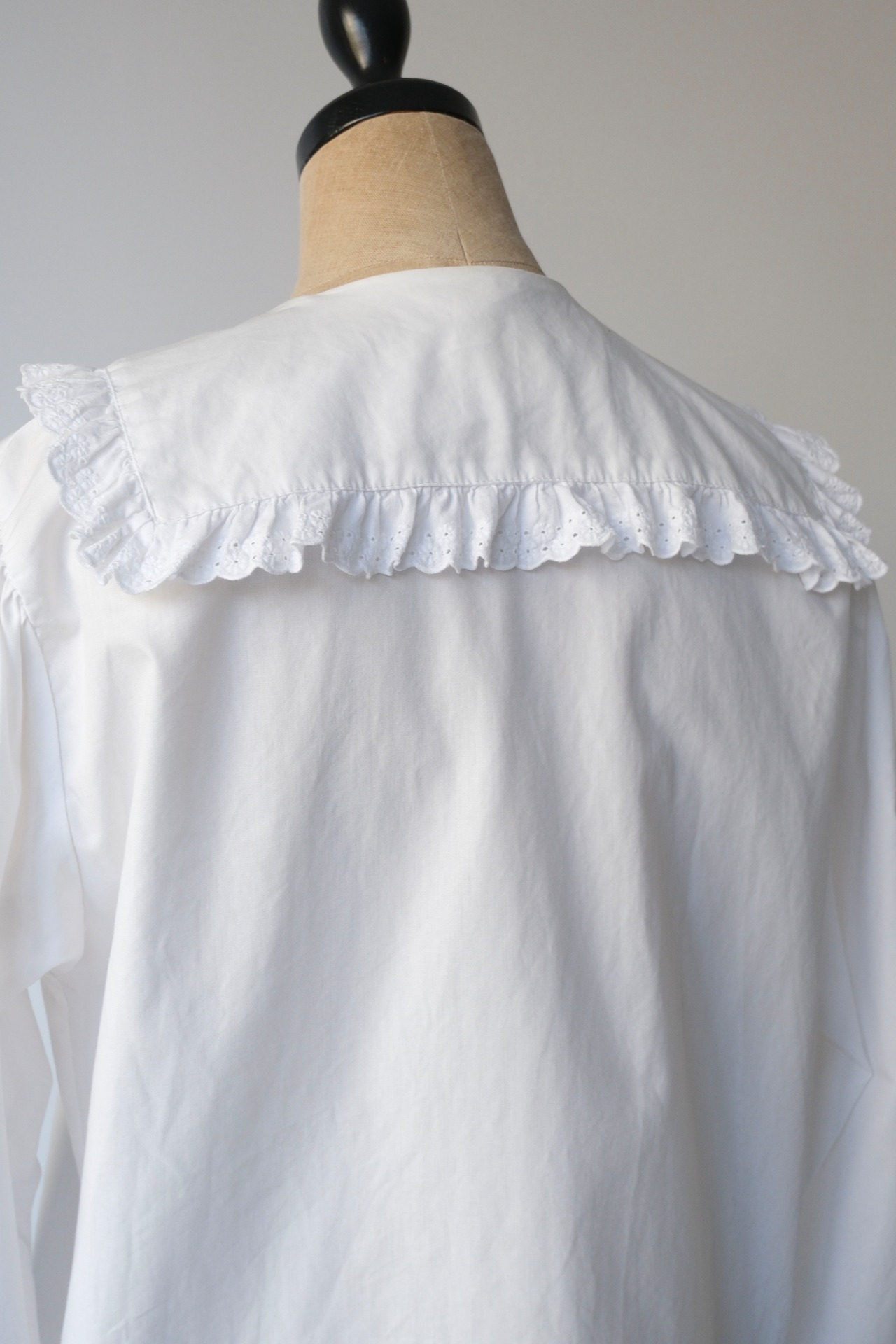 Farm animals ruffle collar blouse