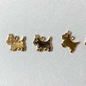 〈再入荷〉横向き両面テリア犬チャーム（15mm）