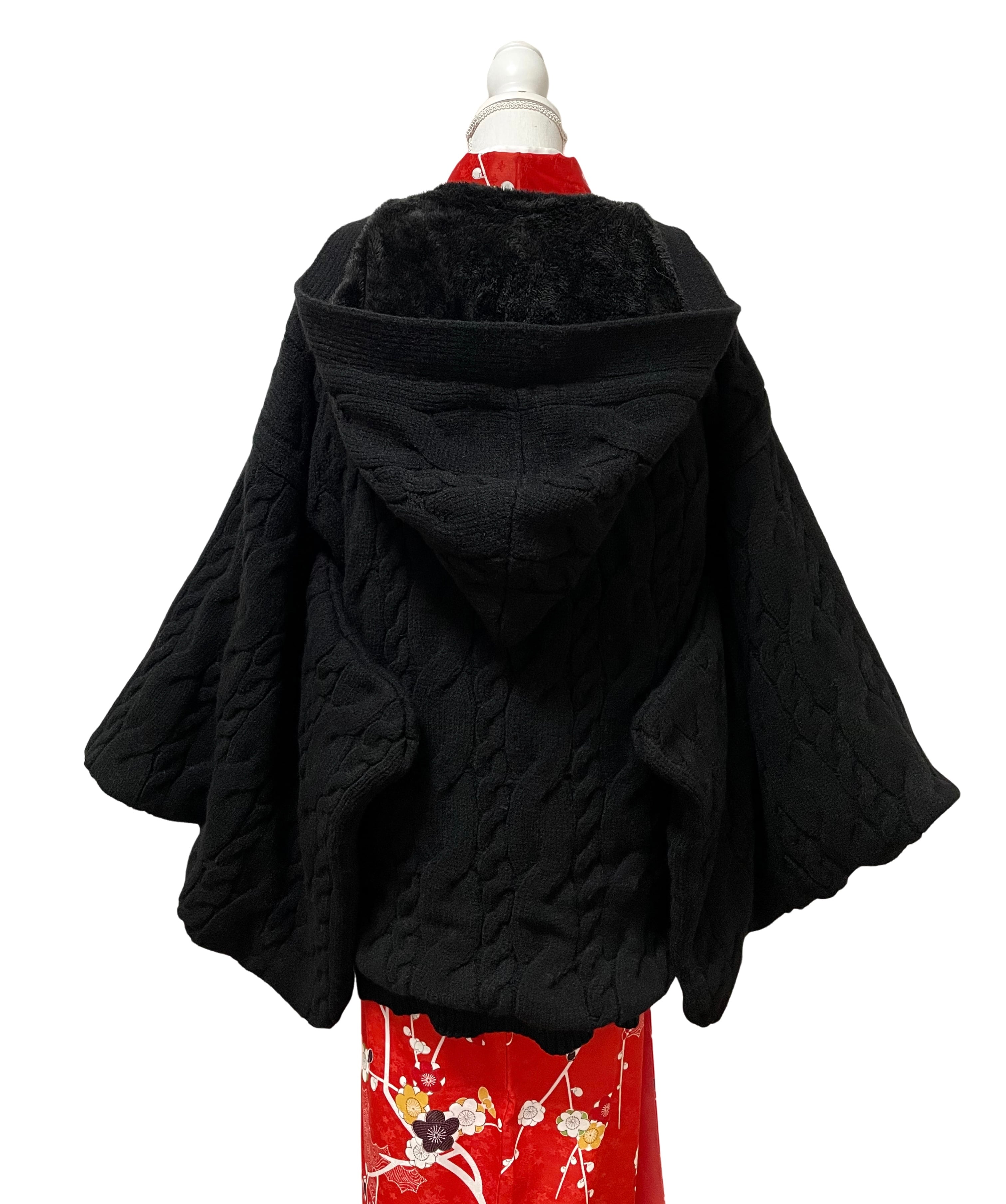 フード付きケーブルニット羽織 ブラック | MISAMARU