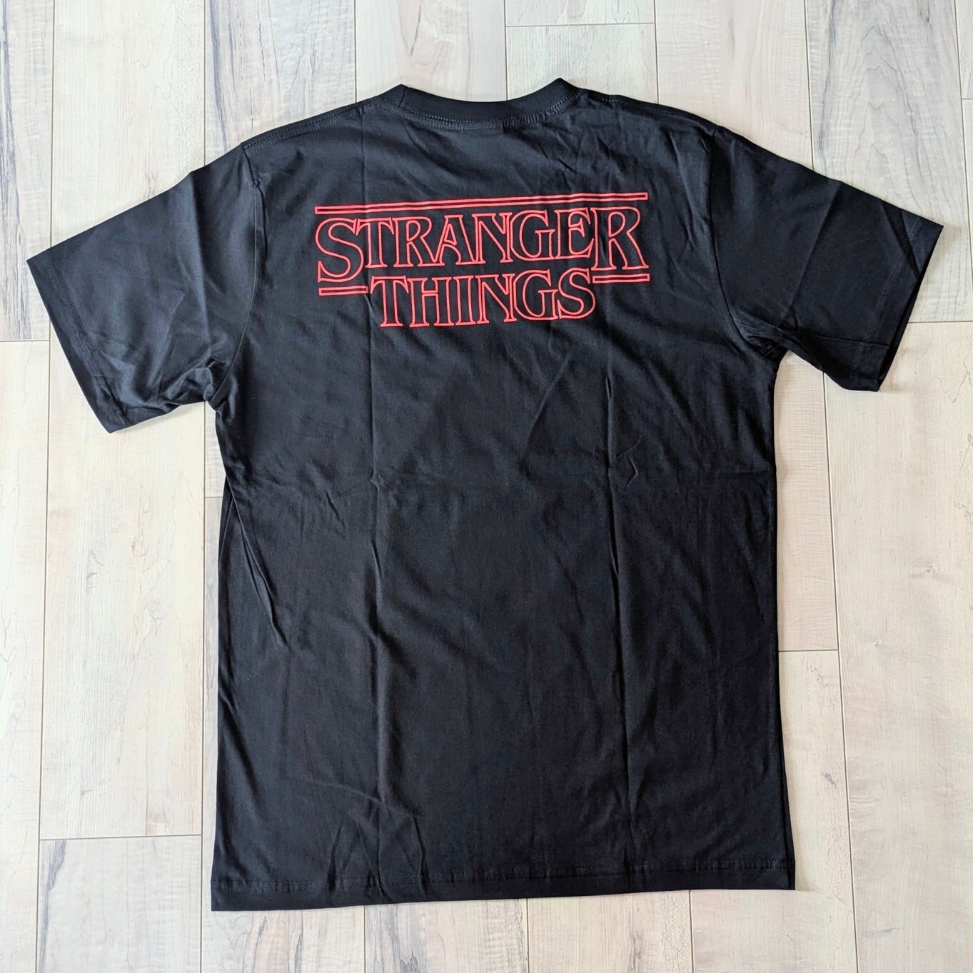 【 Stranger Things / ストレンジャーシングス 】『 ONE SUMMER CAN CHANGE EVERYTHING. 』 Tシャツ / ストレンジャーシングス Season3〚アメリカン雑貨 アメトイ〛