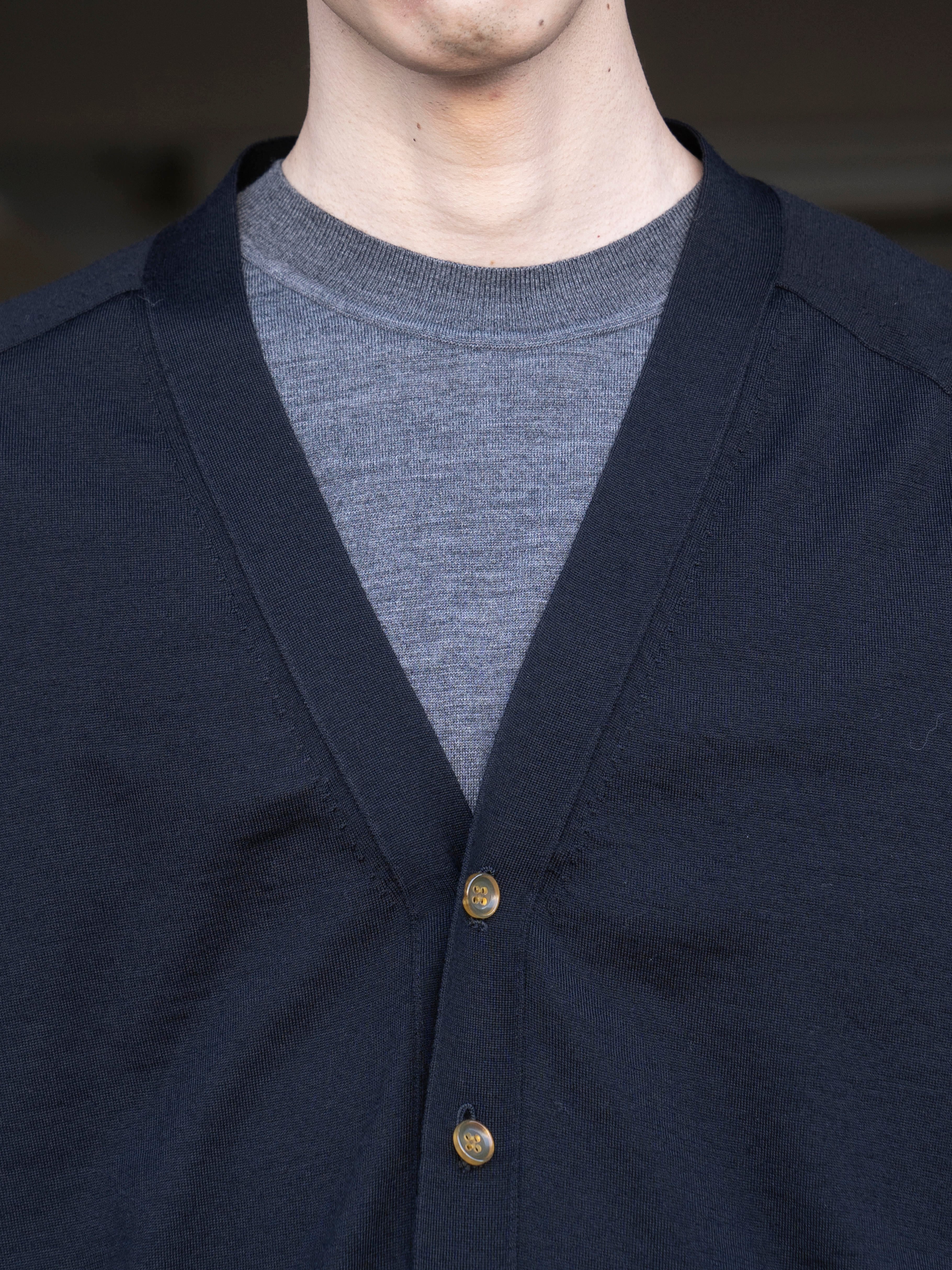 UMEDA 16GG Wool V-neck Cardigan BLACK UM302-UCD16 | BEST PACKING STORE