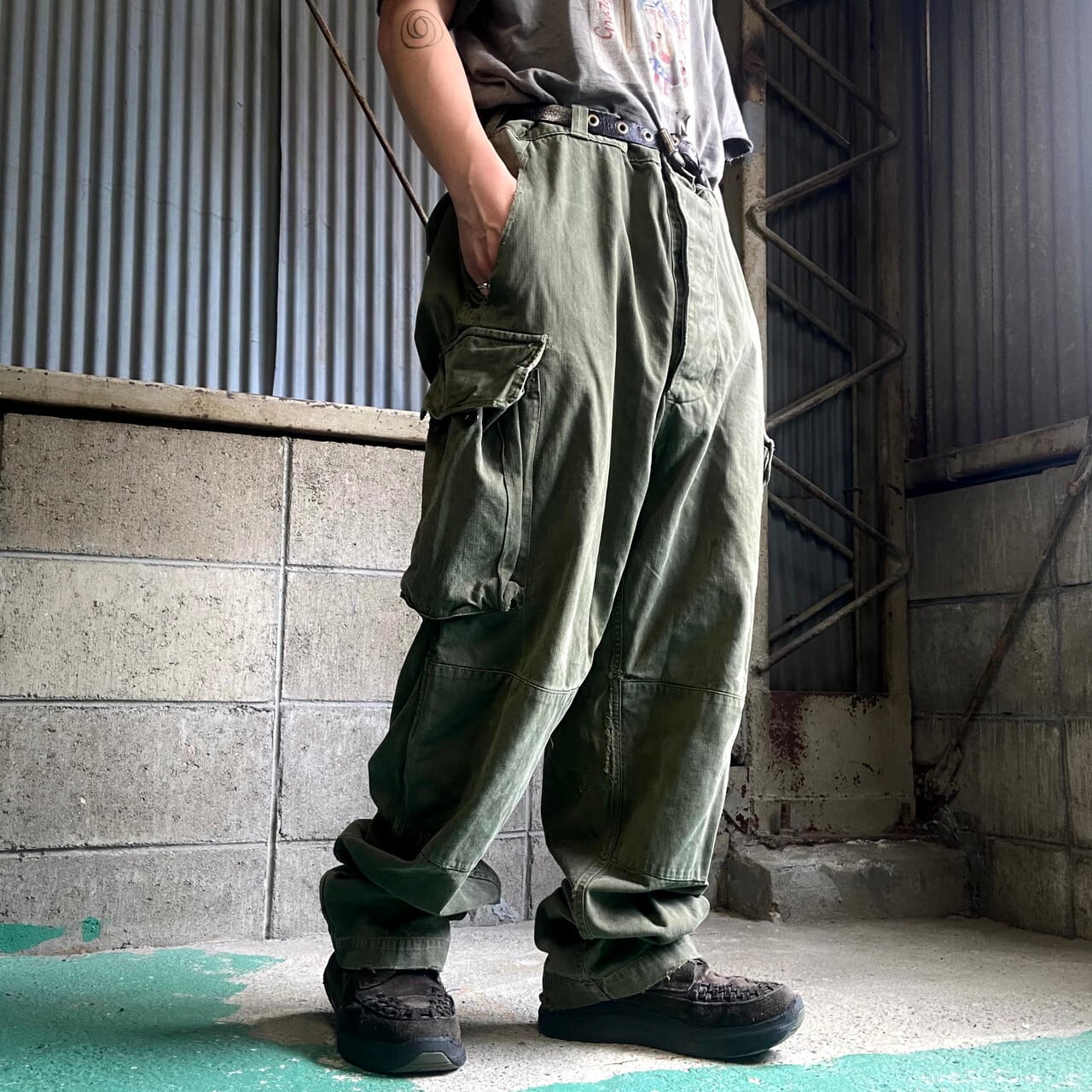 Crash 60年代 フランス軍 M 47 後期型 カーゴパンツ メンズw35 古着 60s ビンテージ ヴィンテージ ユーロミリタリーパンツ カーゴ パンツ Hbt ヘリンボーンツイル カーキ オリーブグリーン ミリタリーパンツ Al2109 Cave 古着屋 公式 古着通販サイト