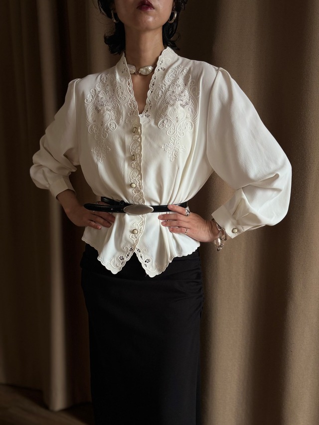 white embroidered scalloped shirt-5301-7