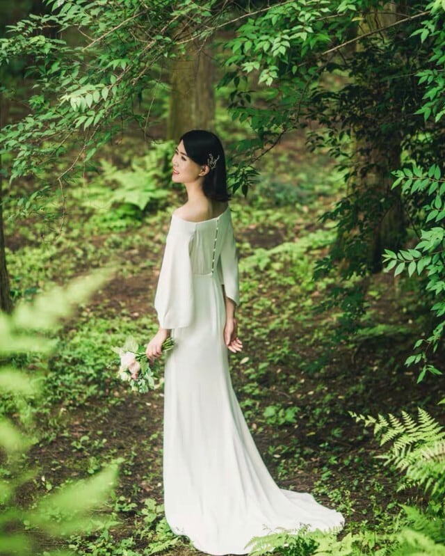 シンプルドレス:ゆったり袖付きスレンダードレス | Miharu shop美晴