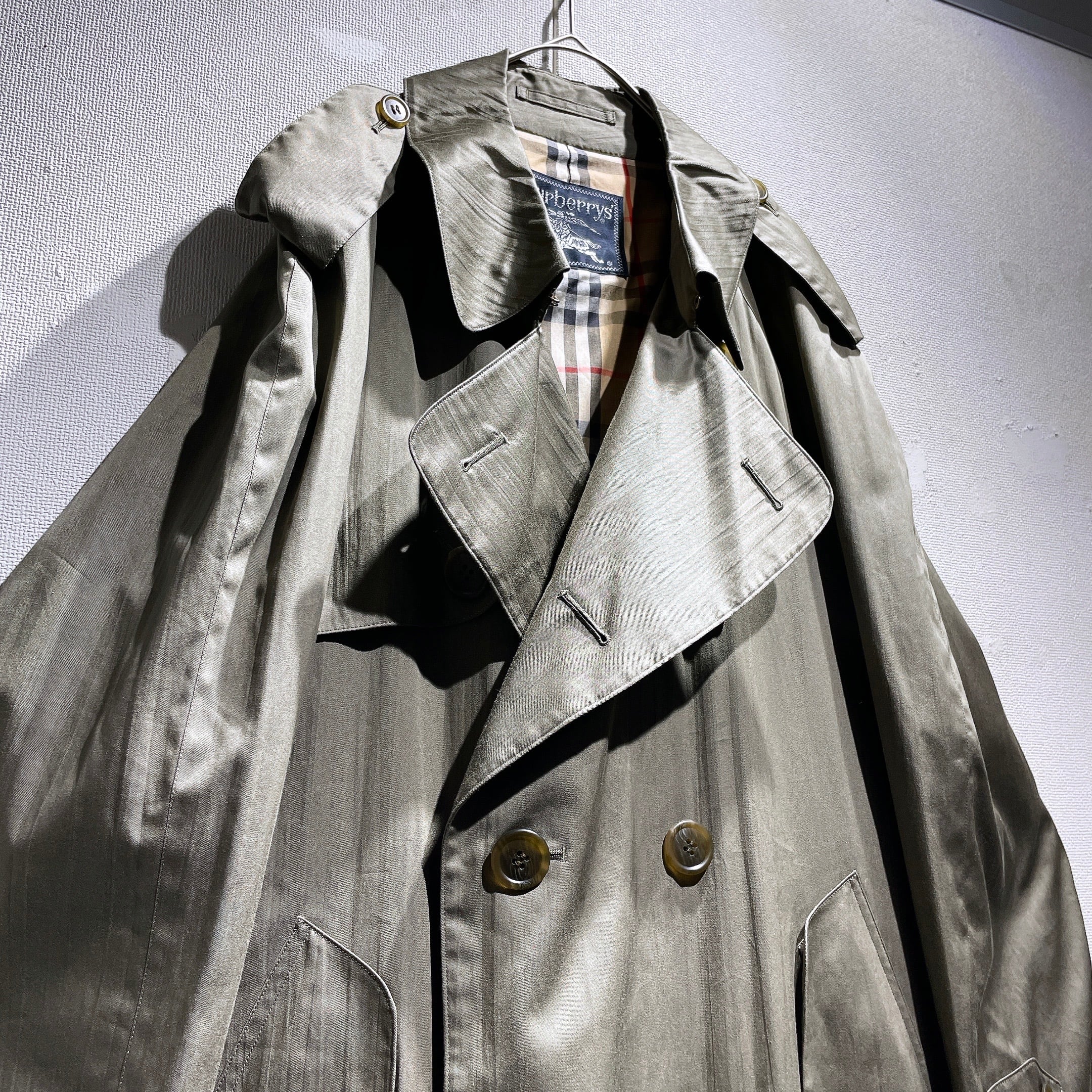 1970- 80s ” Old Burberrys ” Beautiful silhouette Special vintage trench coat