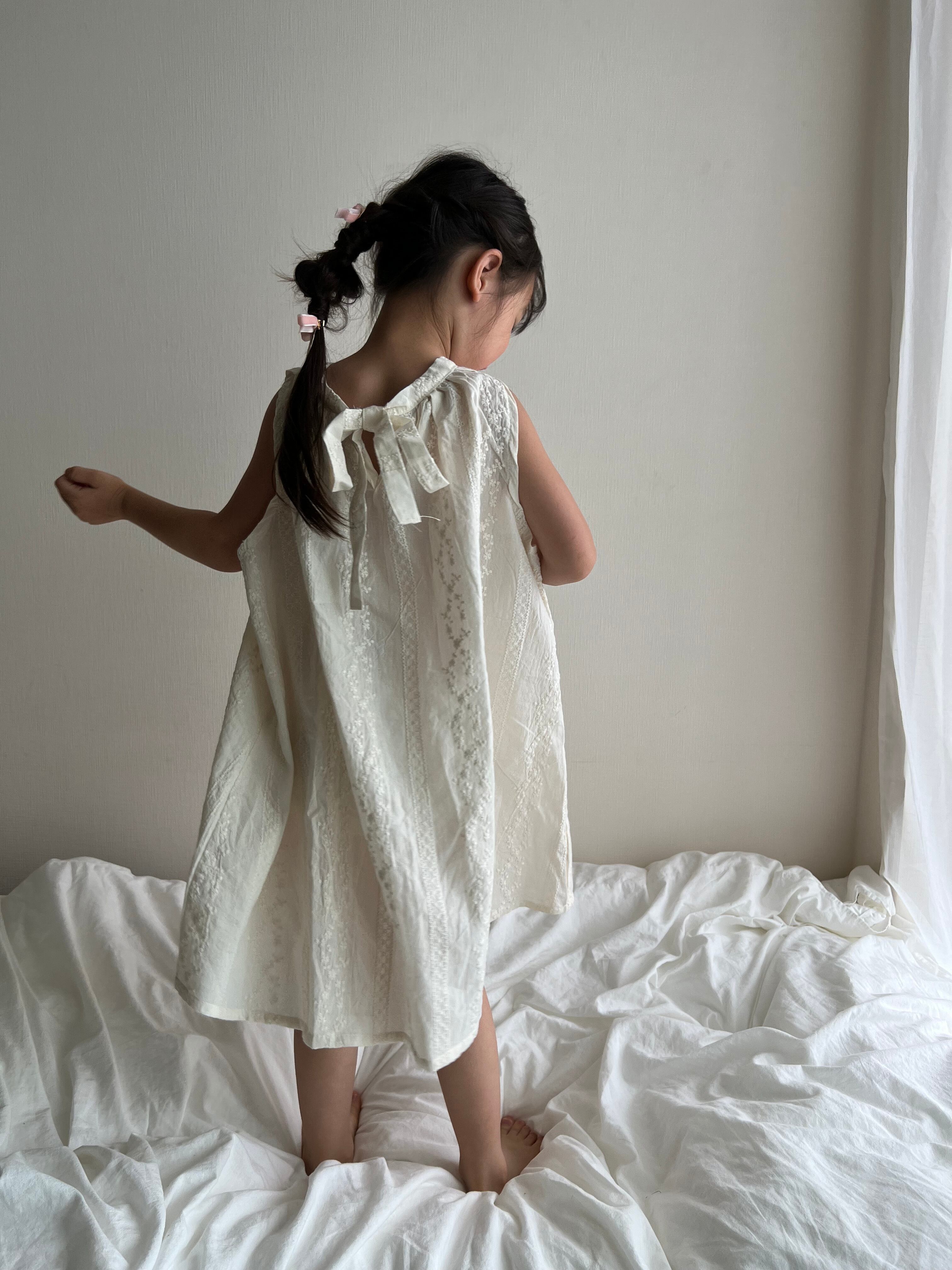 back ribbon lace one-piece | littrett