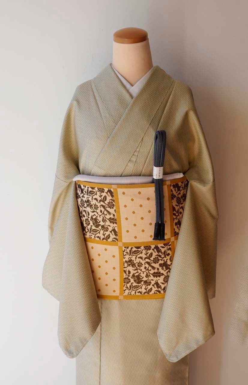 着物】【つむぎ】グリーン地 片変わり 更紗柄 うす縞 紬 No.47