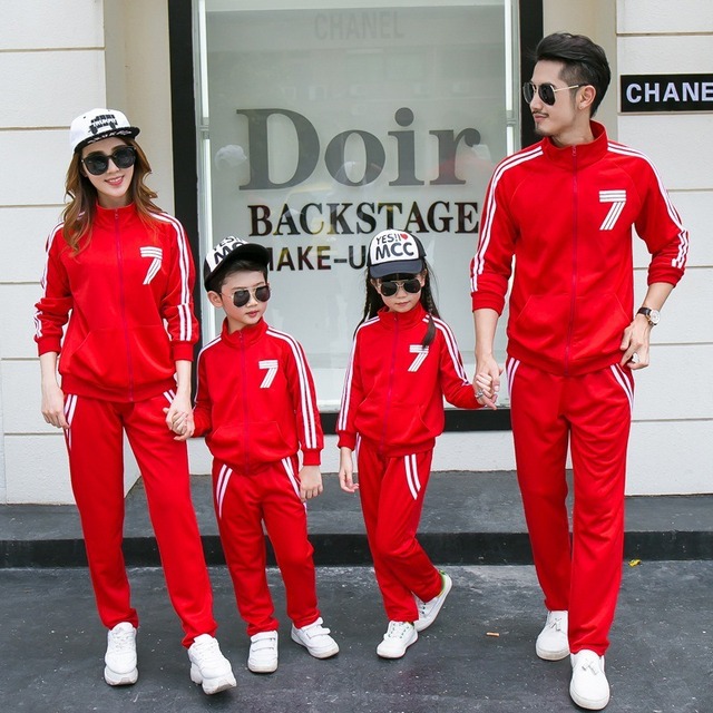 ファミリースポーツウェアの赤い親子ウェア21バージョンは、3つまたは4つのセーターの2ピースの母と娘の家族に適しています レッド 水墨云轩亲子装 水墨云轩亲子装97701712967