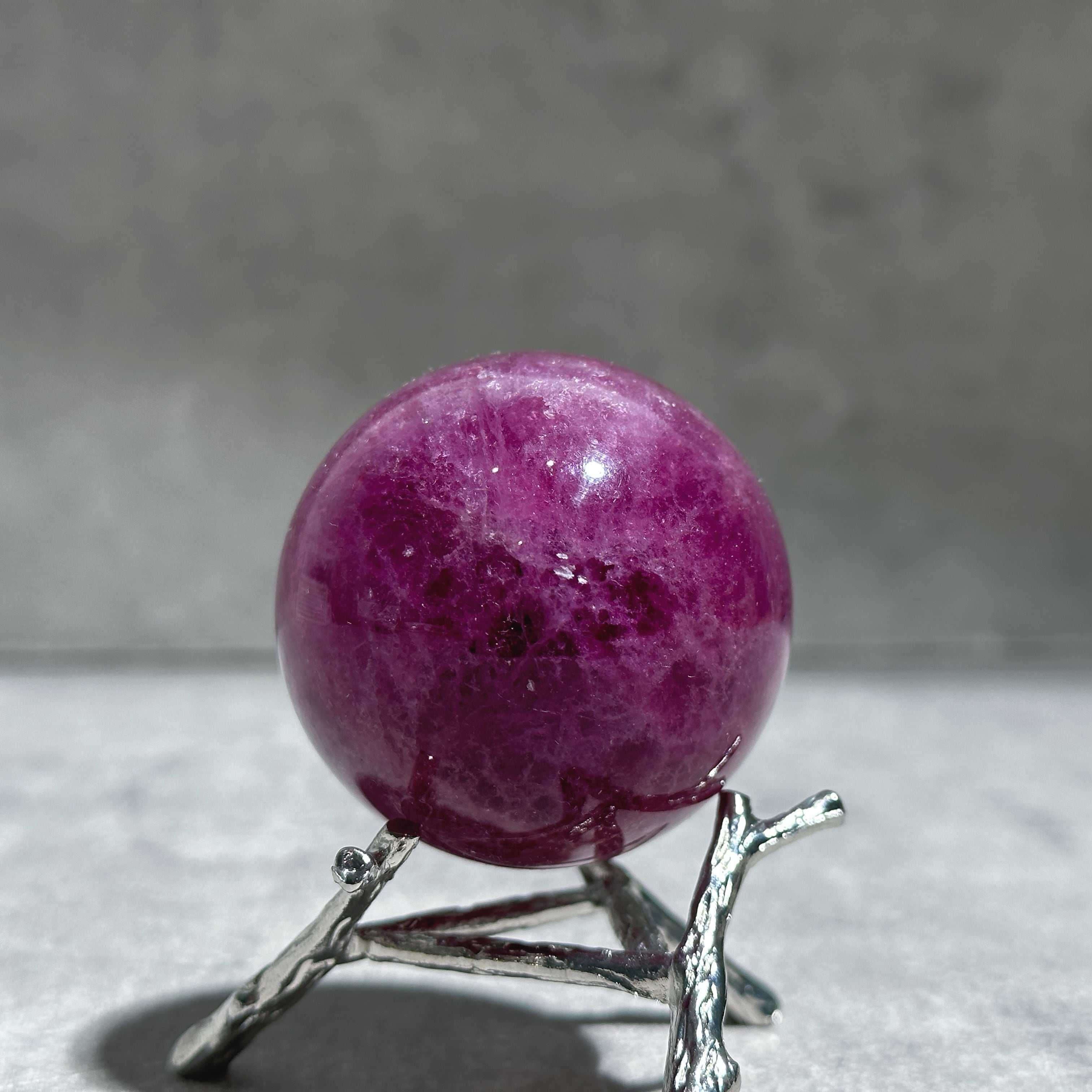 パープルピンクフローライト丸玉B素敵な逸品