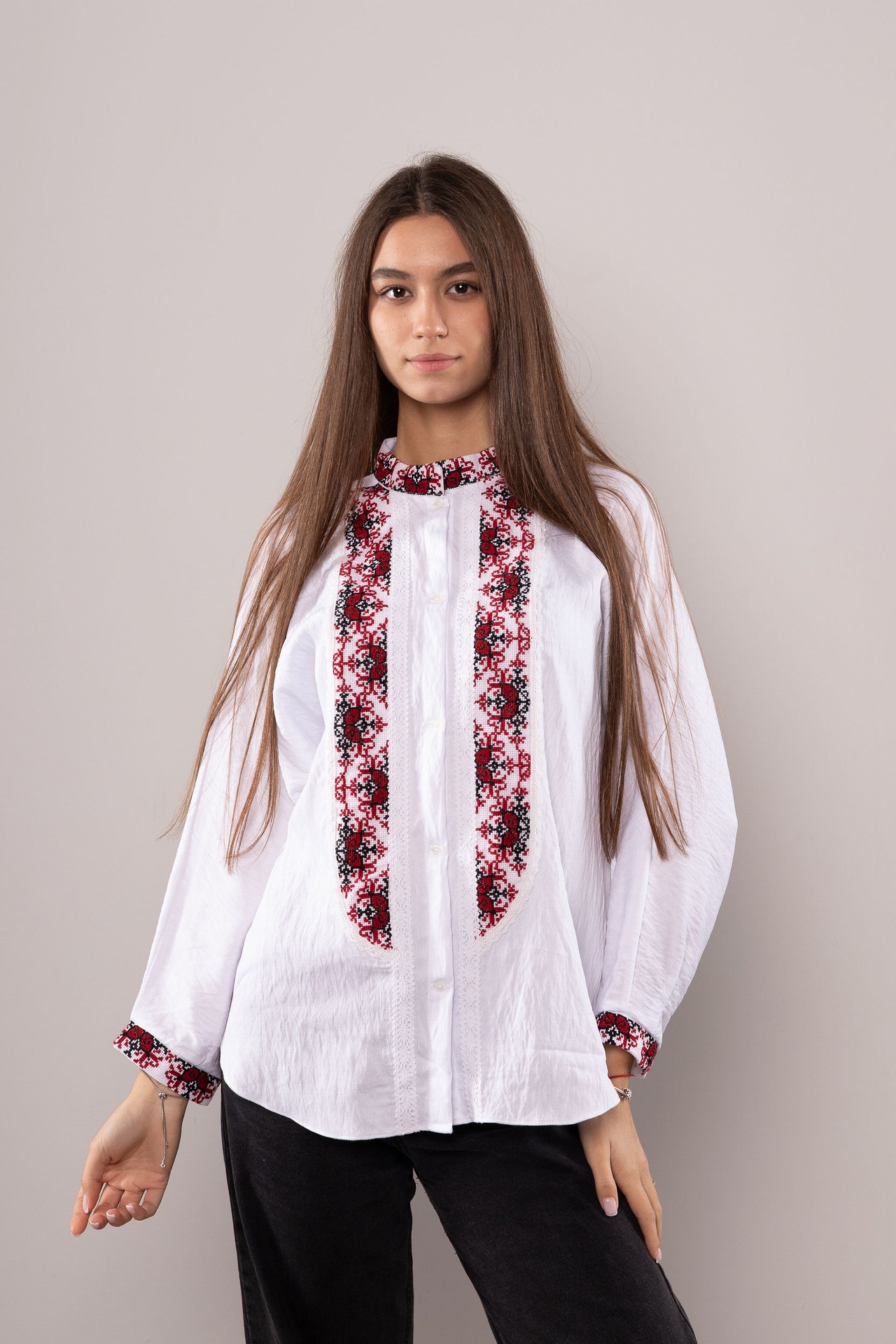 ウクライナ刺繍ヴィシヴァンカ クロスステッチ　手刺繍　ブラウス　麻　レディース・フリーサイズ - 4