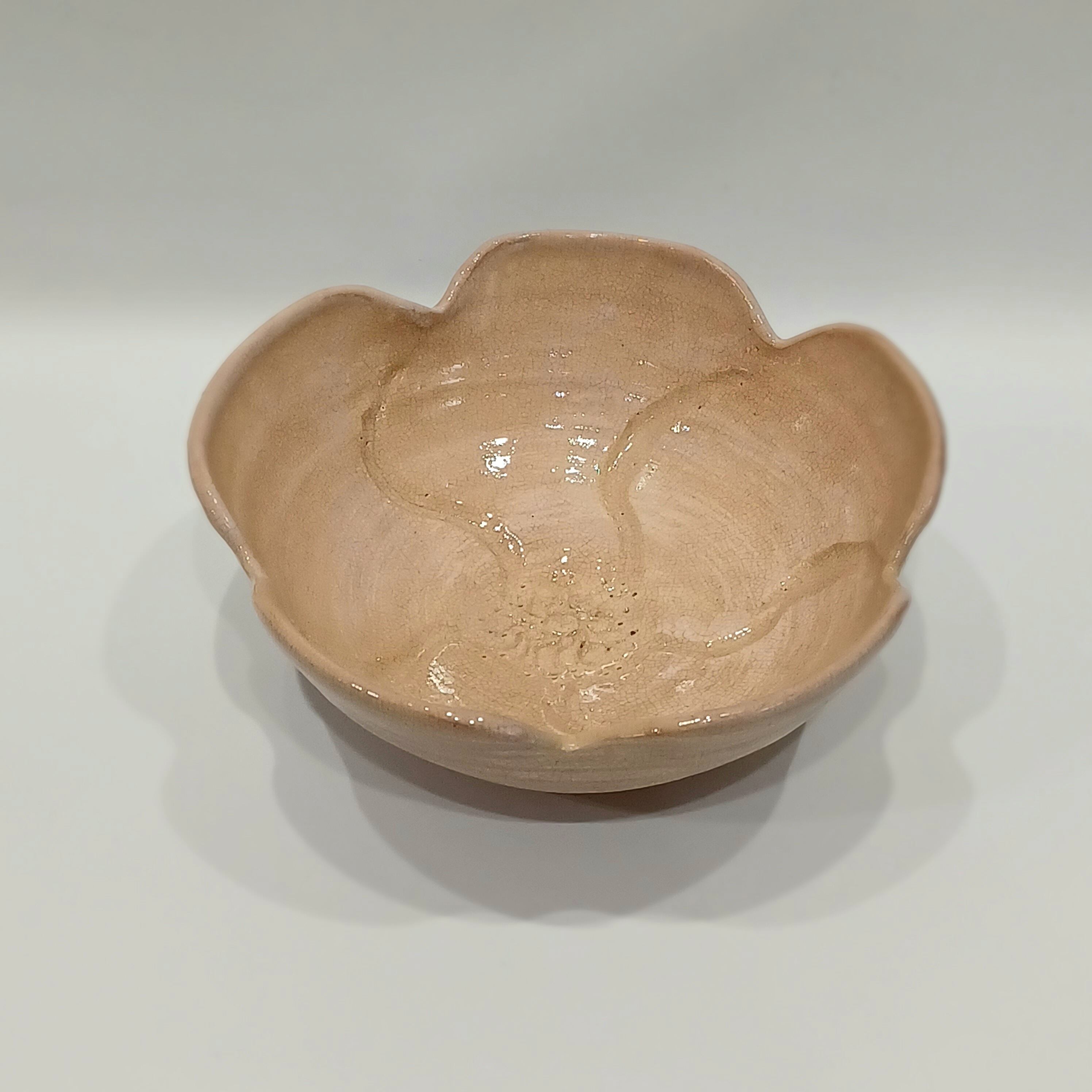 菓子鉢 十世坂高麗左衛門作【韓峯印】 萩焼 径18.5cm 高さ7.5cm 菓子鉢 十世坂高麗左衛門作【韓峯印】 萩焼 径18.5cm 高さ7.5cm