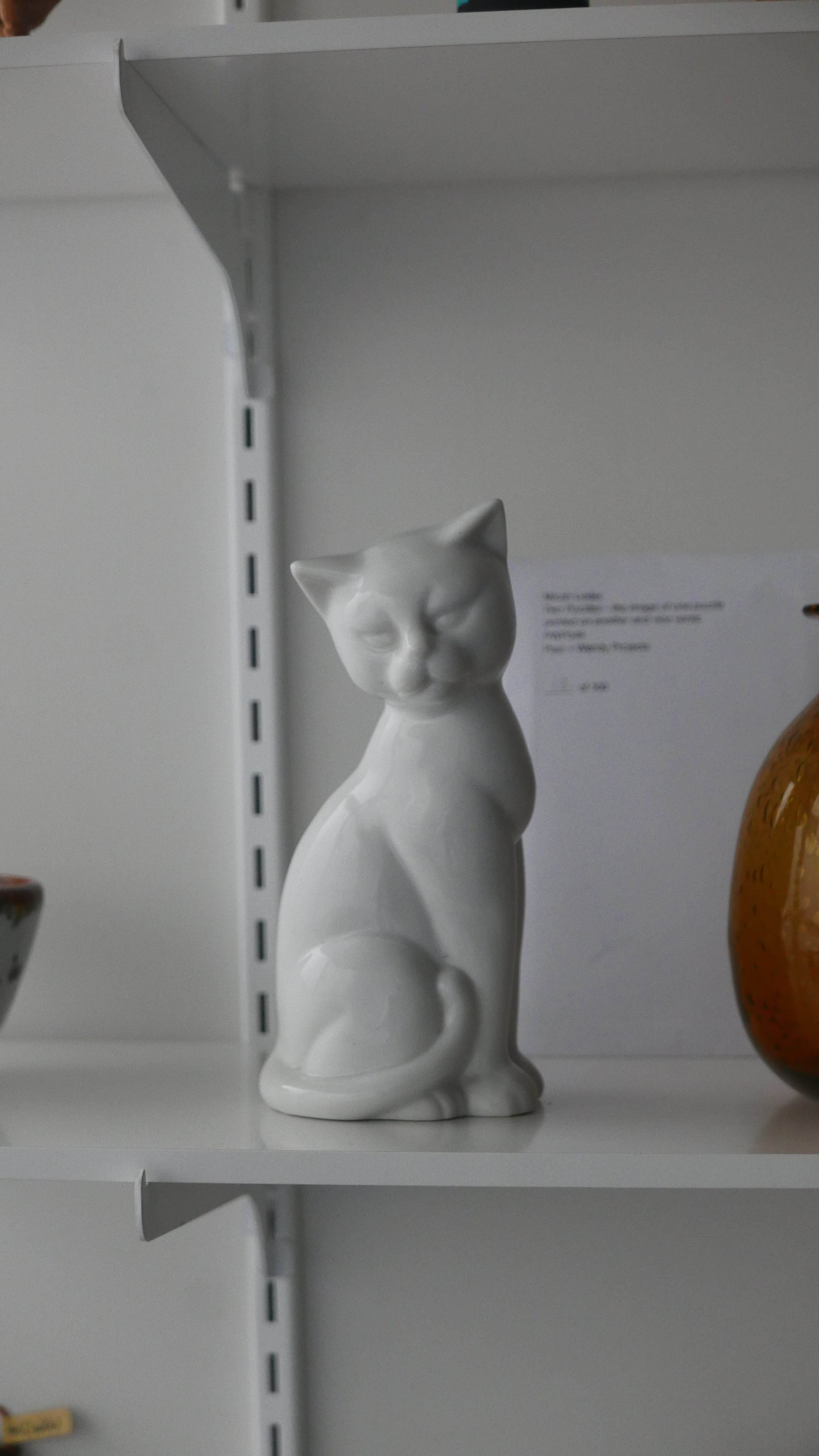 pottery cat , white / small