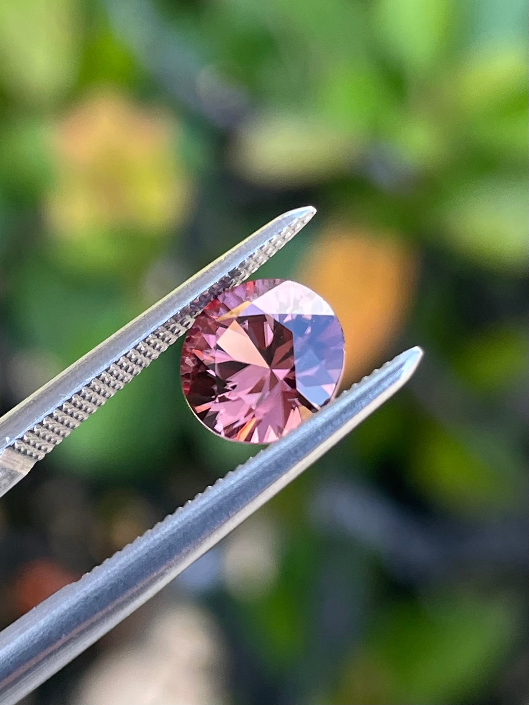 ブラウニッシュピンクジルコン 7mm, 約1.6ct, タンザニア産 ブラウニッシュピンクジルコン 7mm, 約1.6ct, タンザニア産
