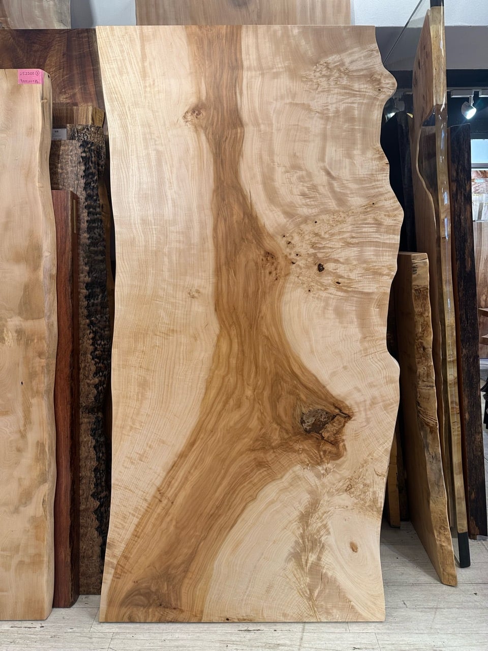 栃（トチ）_2070×1000-950-1020×55_浅草本店_テーブル天板/一枚板