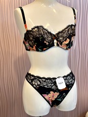 スイートフォルク ハーフカップブラジャー 32Cサイズ